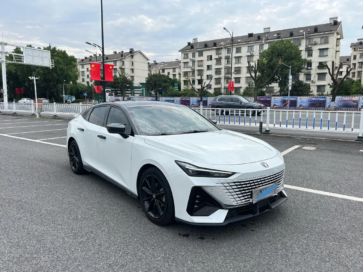 2023 ChangAn UNI-V 1.5T 188HP L4 7DCT,autocango,china used car exporter,china ev exporter,chinese used car exporter,chinese used ev exporter