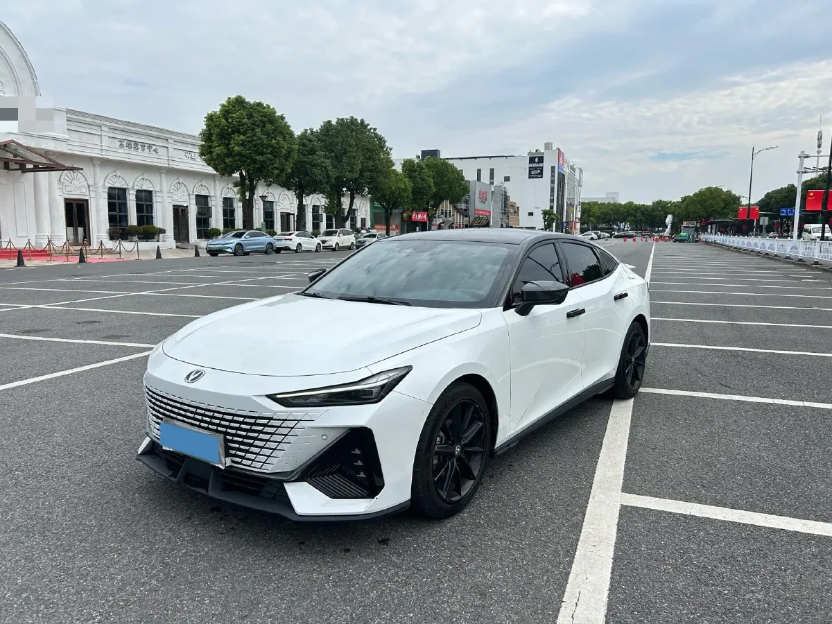 2023 ChangAn UNI-V 1.5T 188HP L4 7DCT,autocango,china used car exporter,china ev exporter,chinese used car exporter,chinese used ev exporter