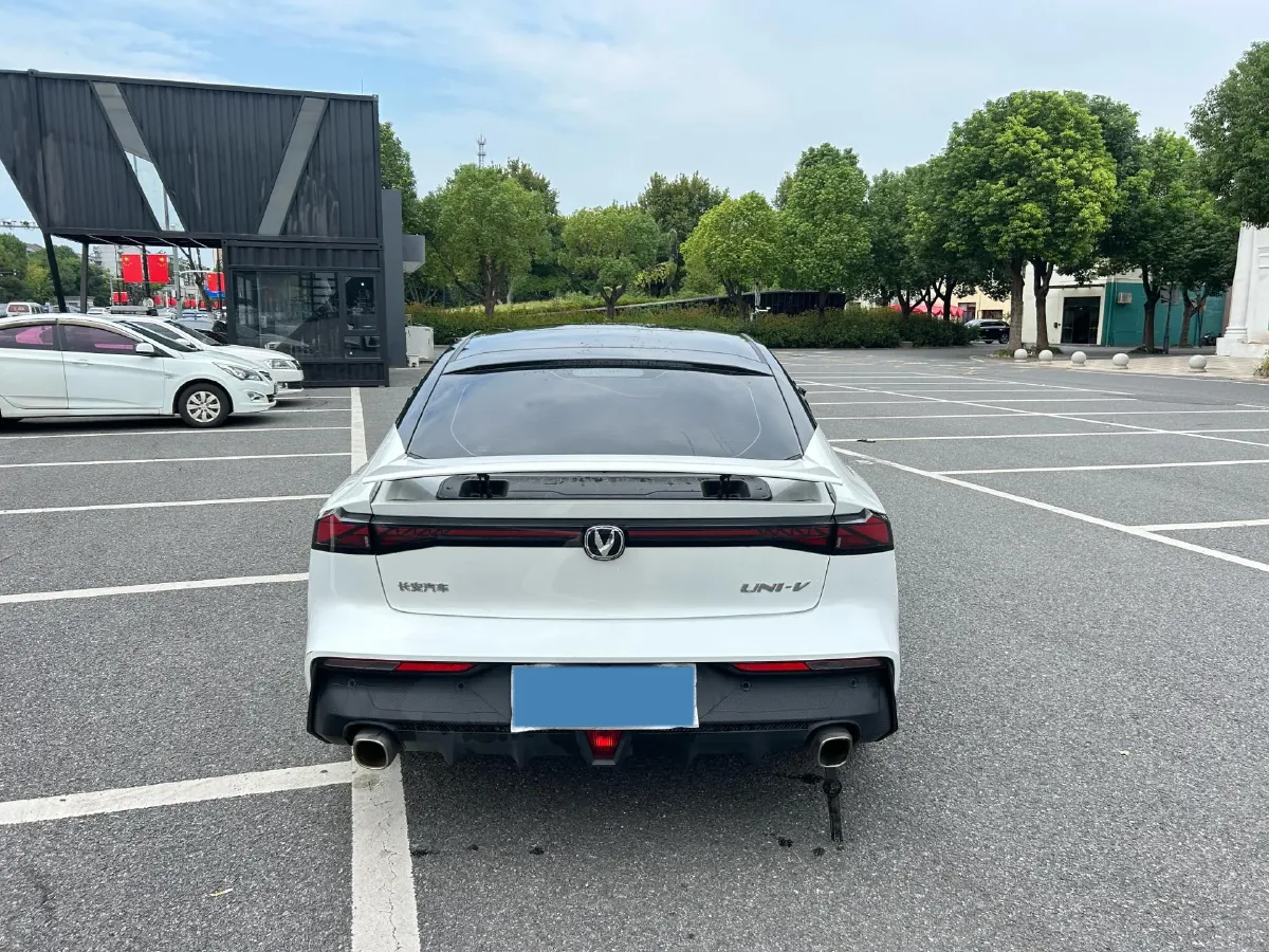 2023 ChangAn UNI-V 1.5T 188HP L4 7DCT,autocango,china used car exporter,china ev exporter,chinese used car exporter,chinese used ev exporter