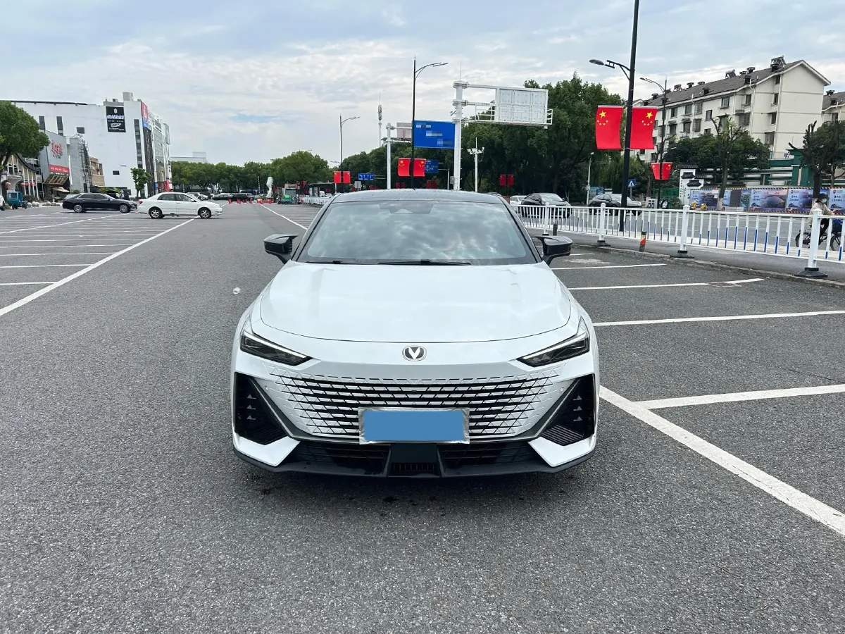 2023 ChangAn UNI-V 1.5T 188HP L4 7DCT,autocango,china used car exporter,china ev exporter,chinese used car exporter,chinese used ev exporter