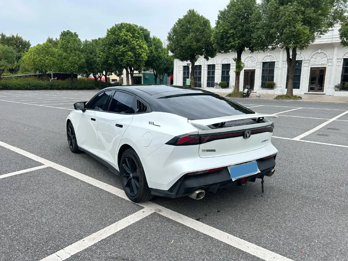 2023 ChangAn UNI-V 1.5T 188HP L4 7DCT,autocango,china used car exporter,china ev exporter,chinese used car exporter,chinese used ev exporter