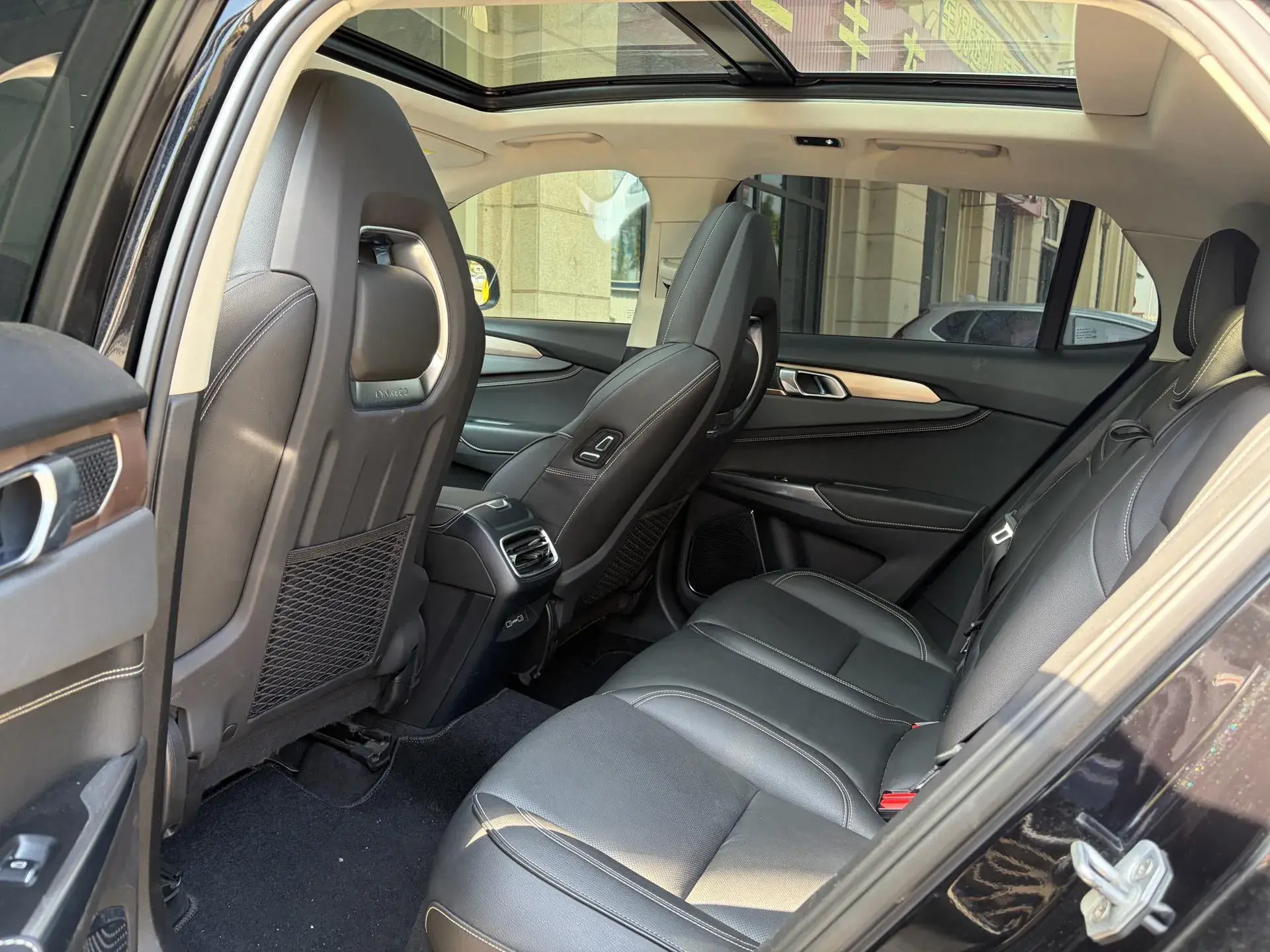 2019 LYNK&CO 01 thumbnail 3