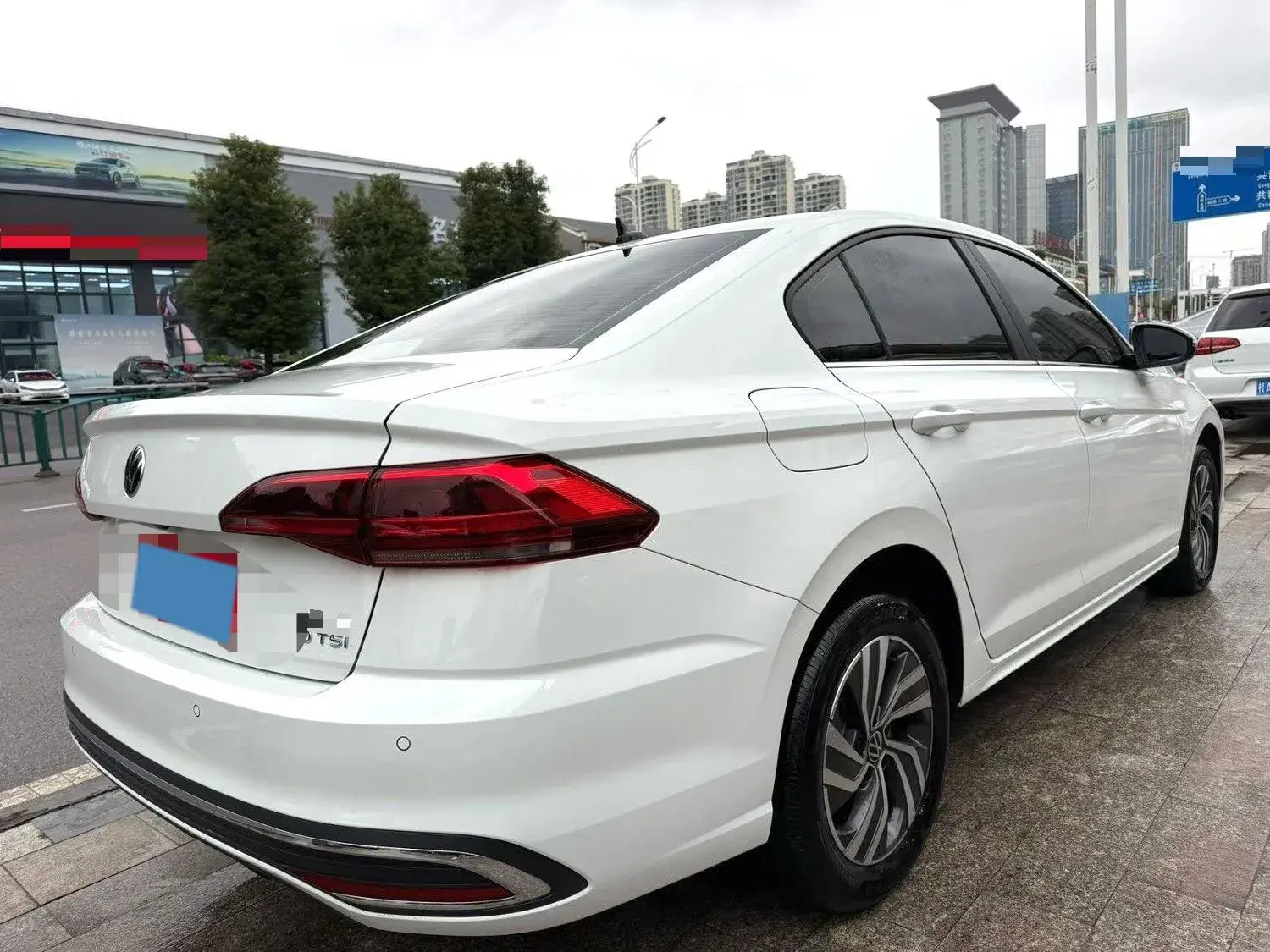 2025 VOLKSWAGEN BORA thumbnail 4