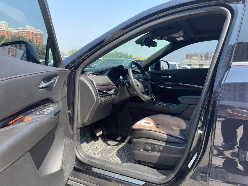 2021 CADILLAC XT4 thumbnail 3