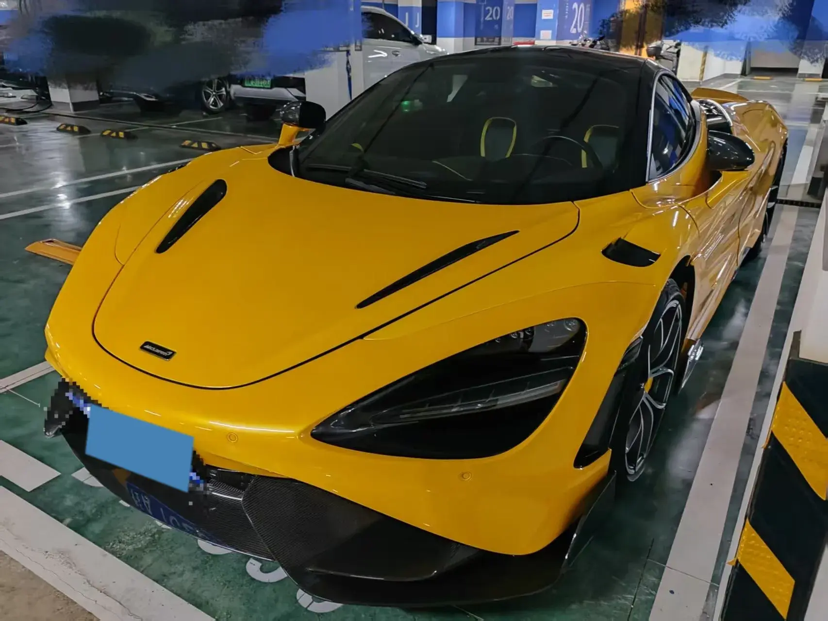 2019 MCLAREN 720S view 1