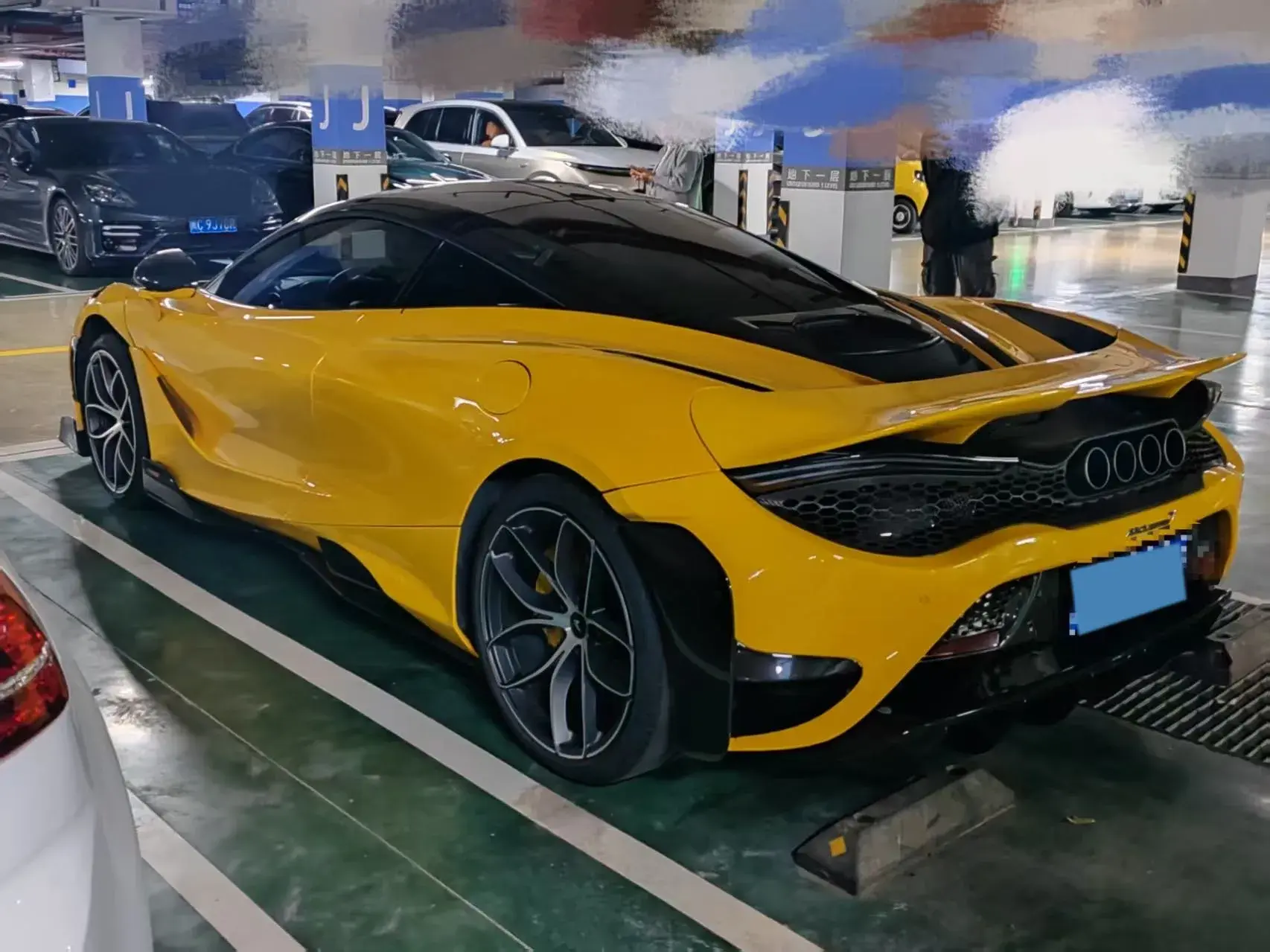 2019 MCLAREN 720S thumbnail 2