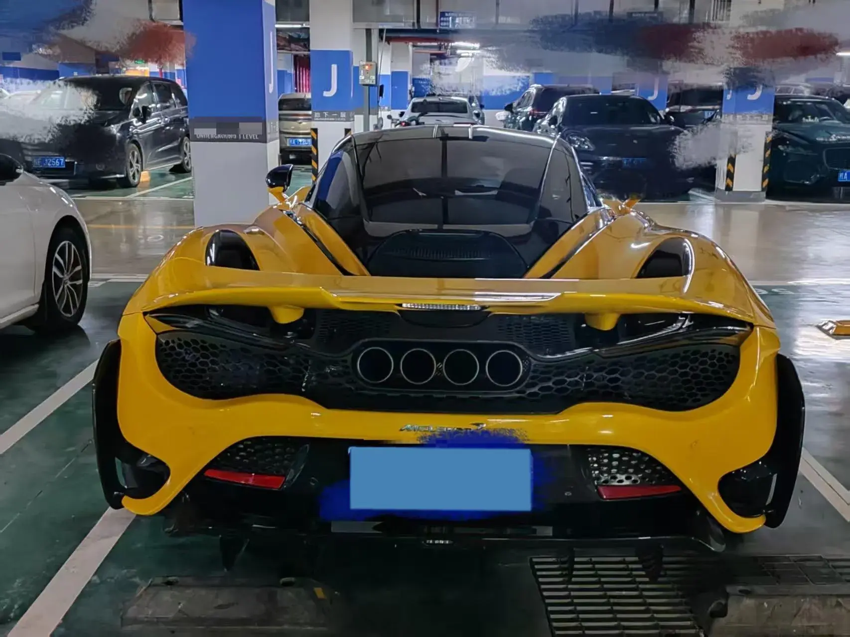 2019 MCLAREN 720S thumbnail 3