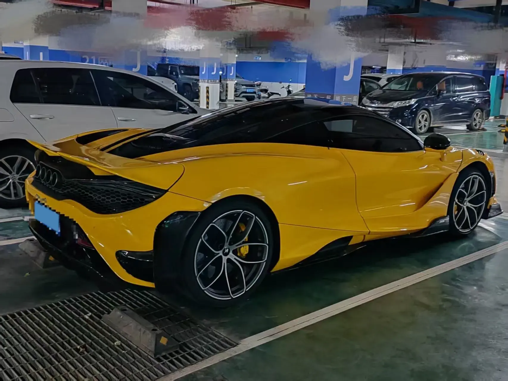 2019 MCLAREN 720S thumbnail 4