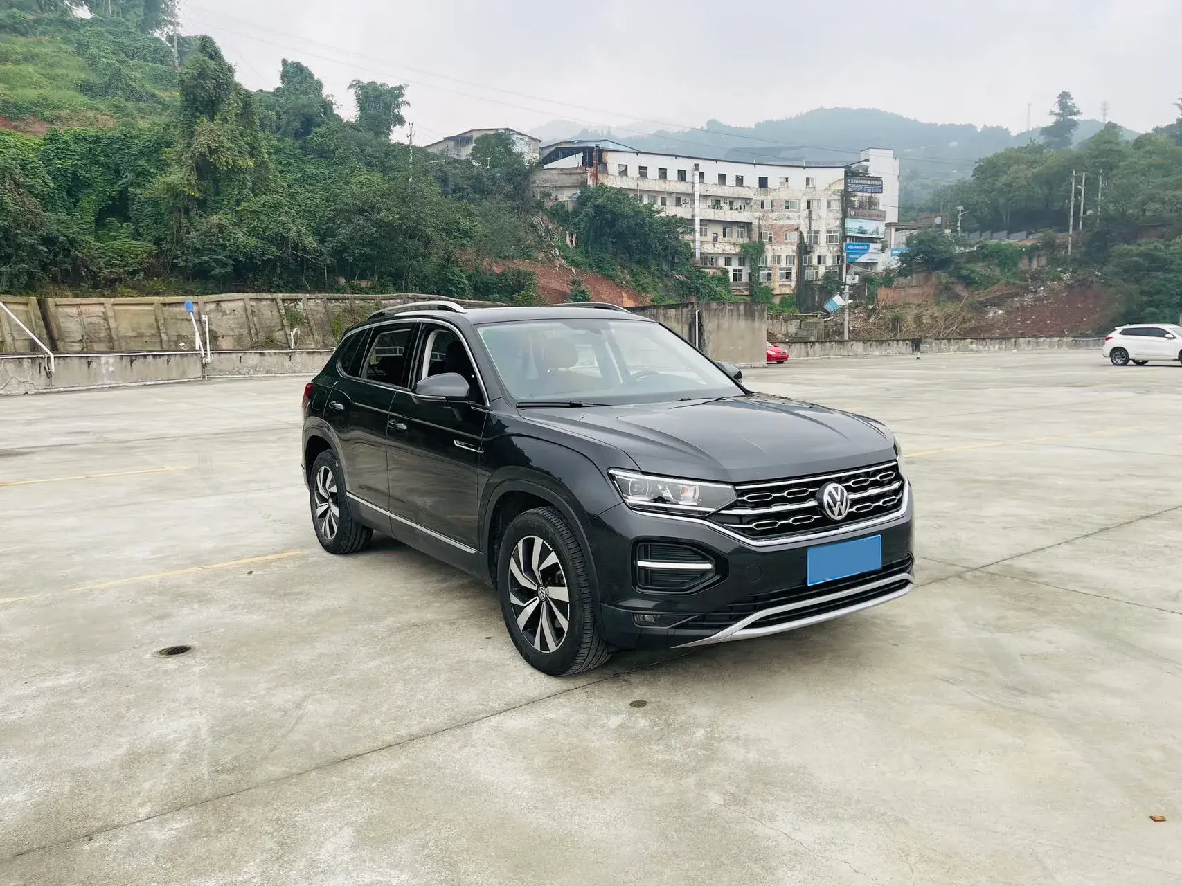 2020 VOLKSWAGEN TAYRON thumbnail 3