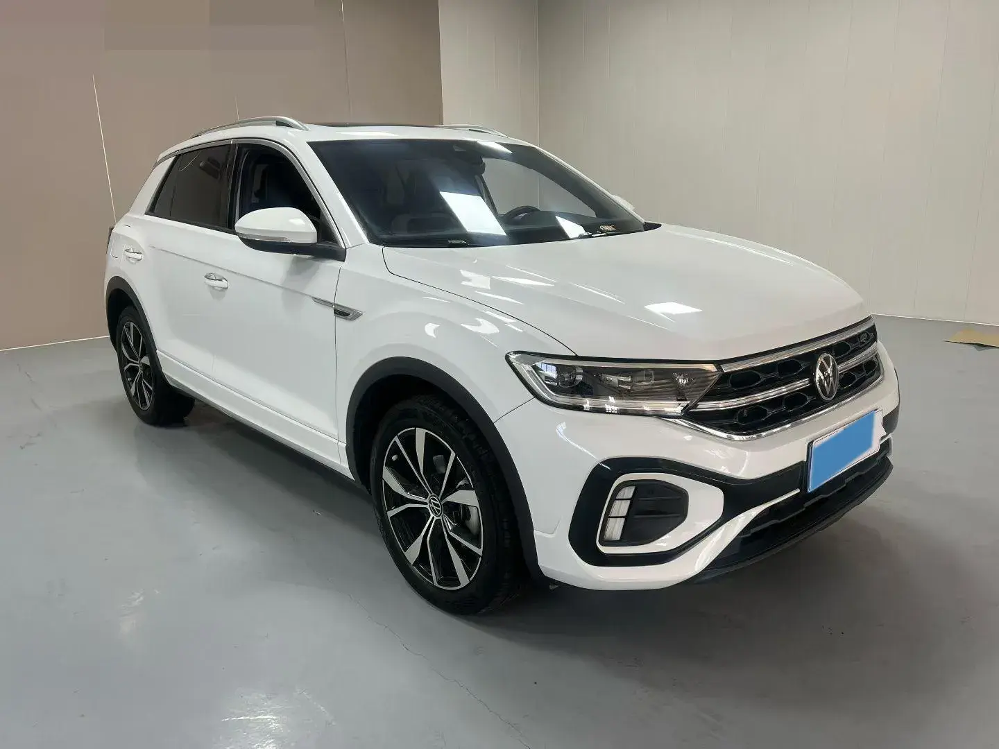 2023 VOLKSWAGEN T-ROC thumbnail 3