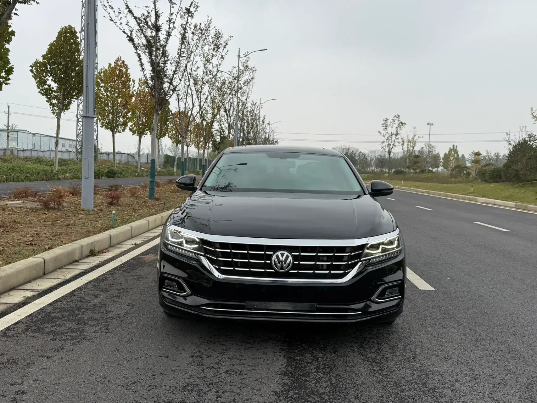 2019 VOLKSWAGEN PASSAT thumbnail 2