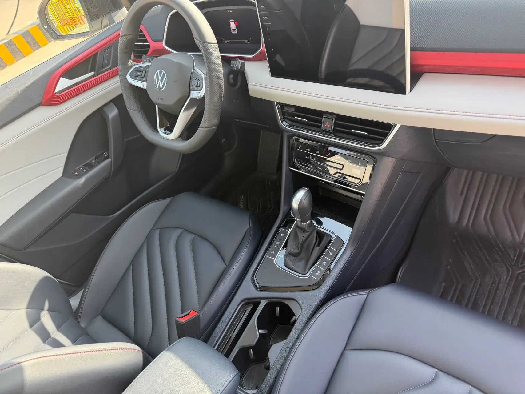 2024 VOLKSWAGEN THARU thumbnail 3