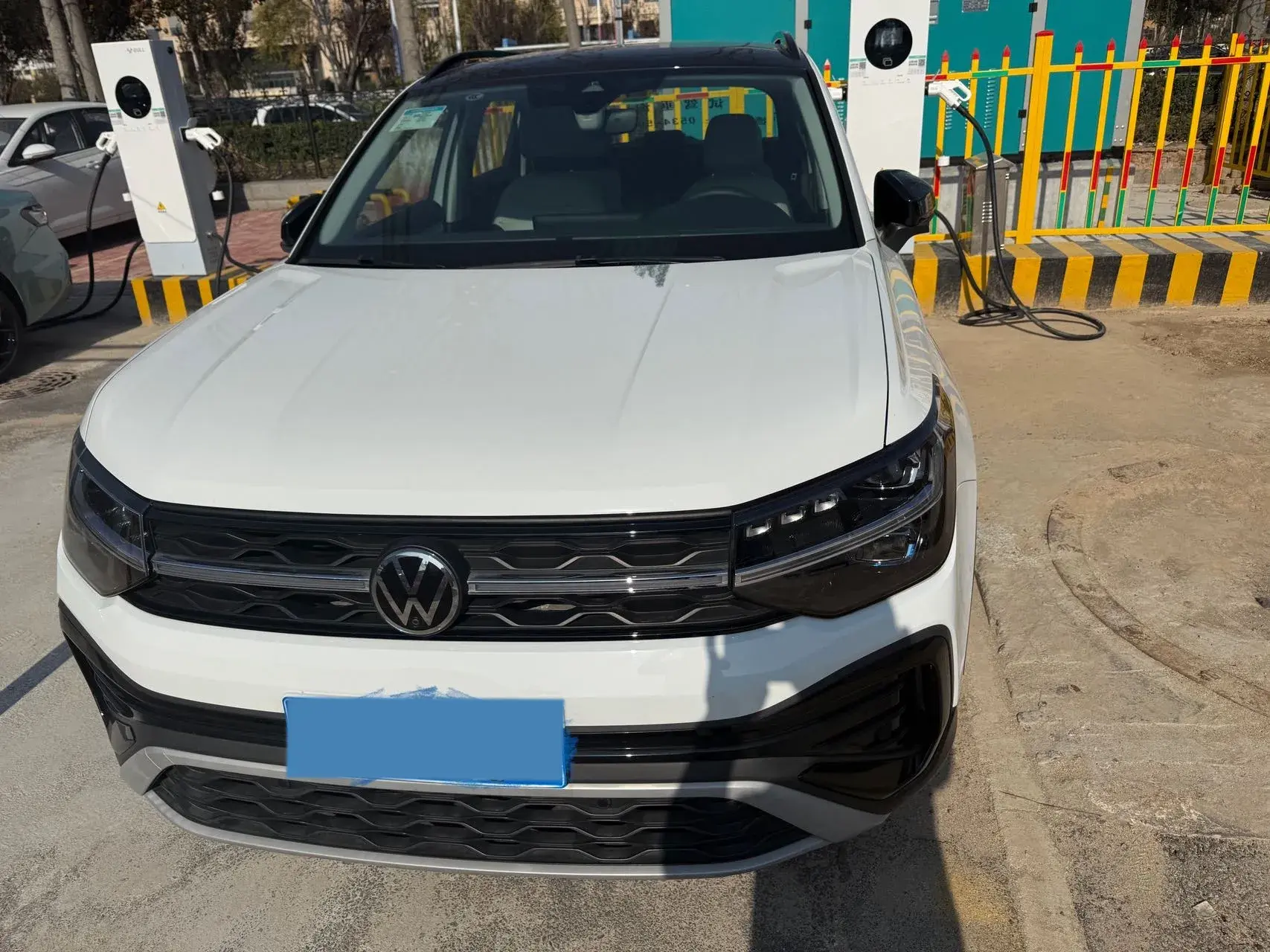 2024 VOLKSWAGEN THARU thumbnail 2