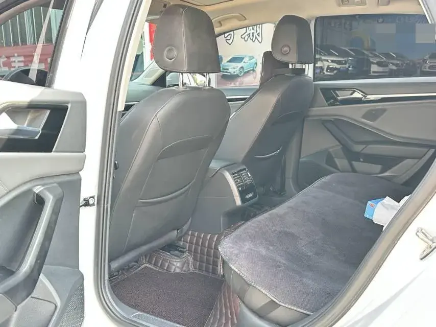 2020 VOLKSWAGEN SAGITAR thumbnail 4