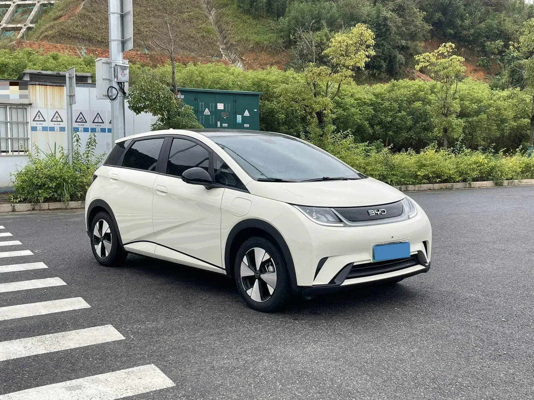 2023 BYD DOLPHIN thumbnail 3