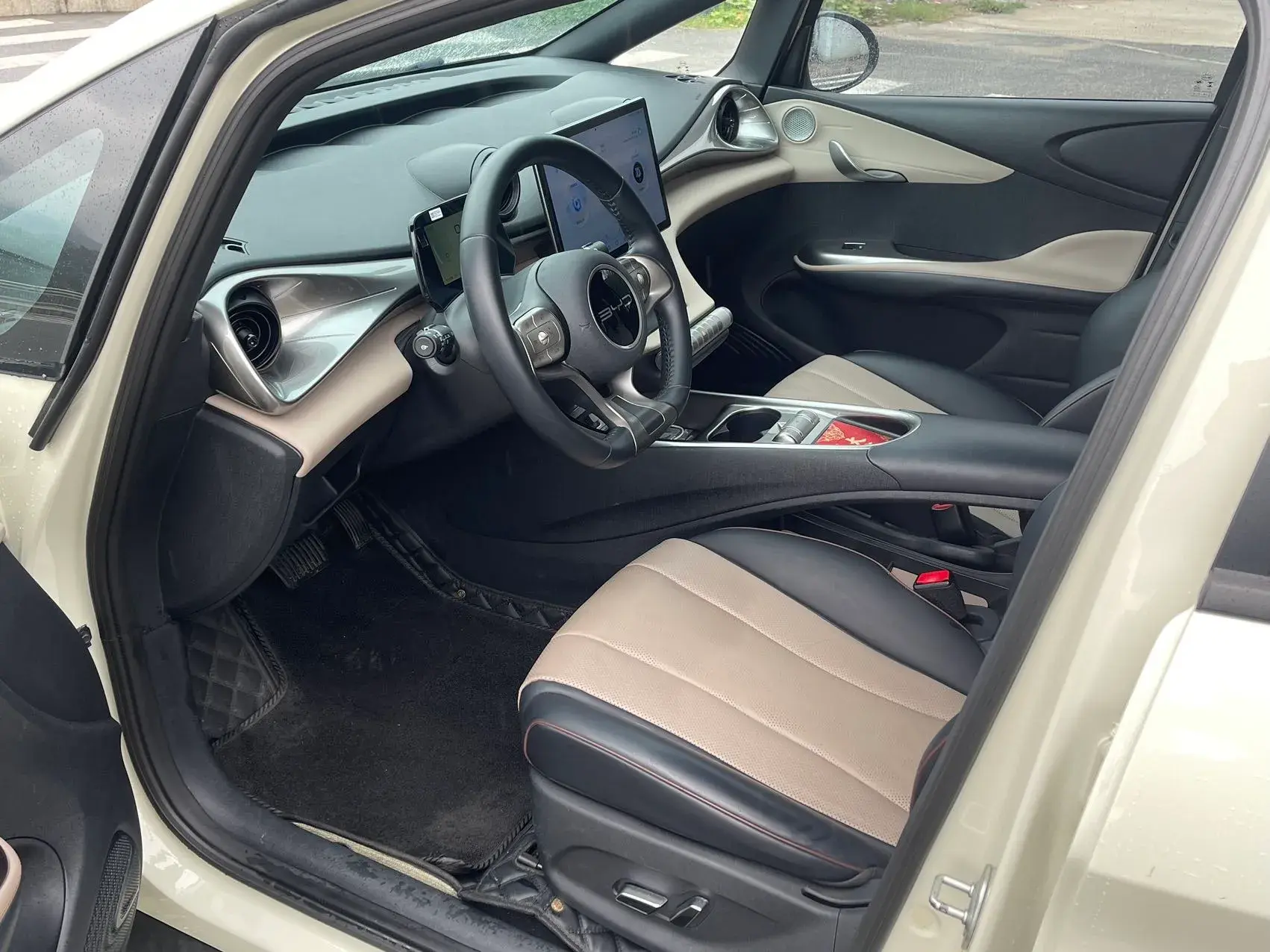 2023 BYD DOLPHIN thumbnail 4