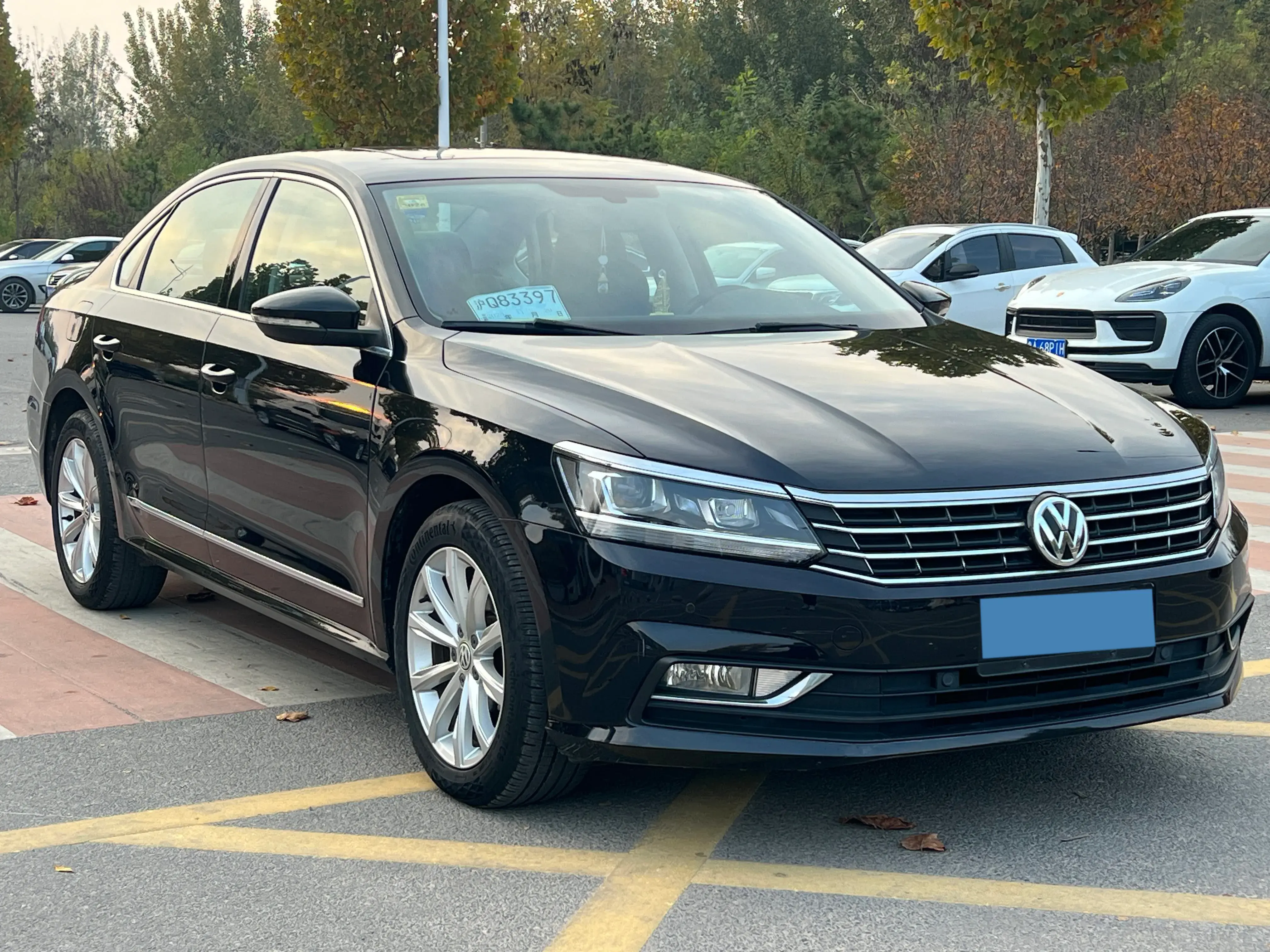 2017 VOLKSWAGEN PASSAT thumbnail 3