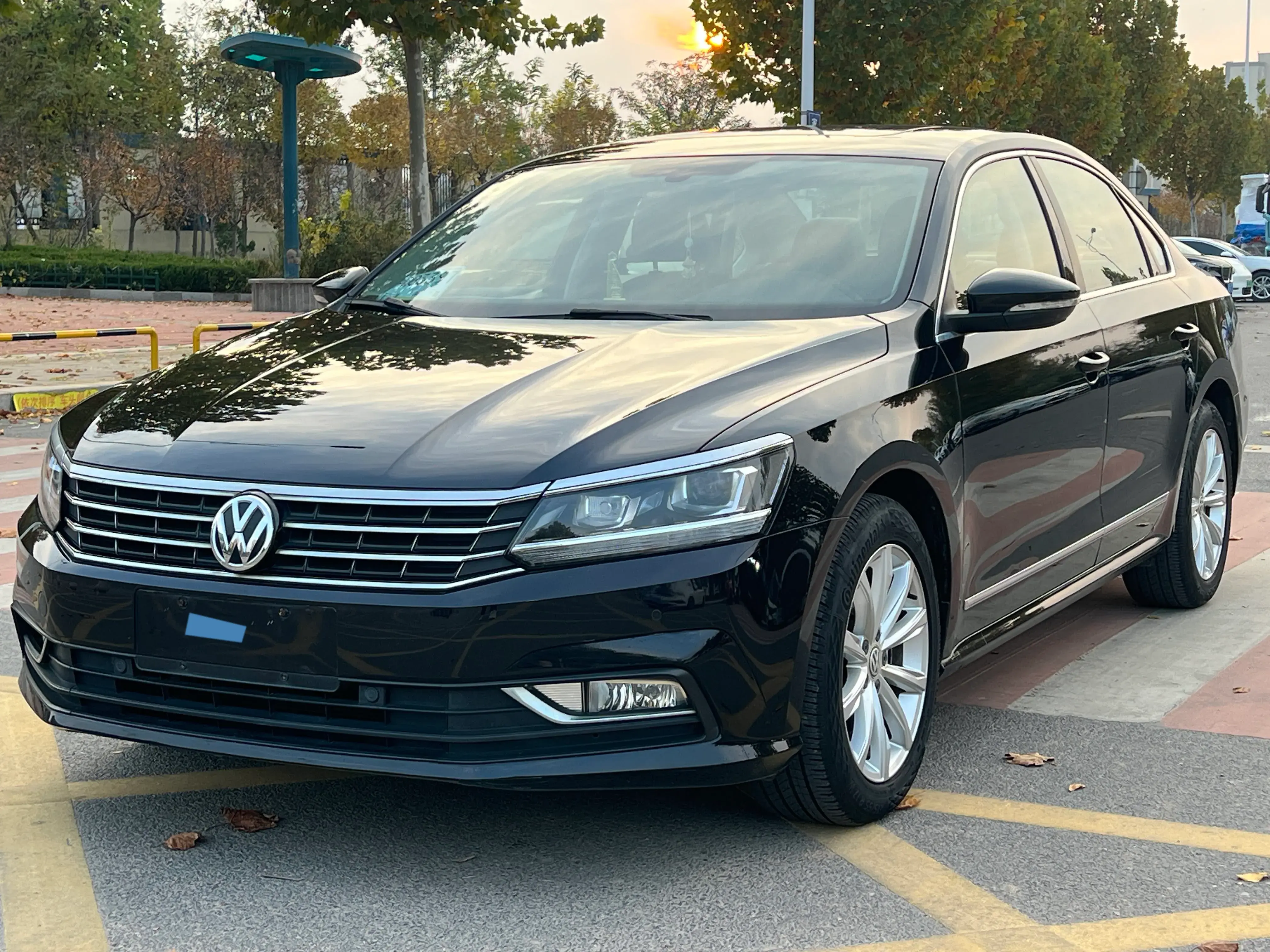 2017 VOLKSWAGEN PASSAT view 1
