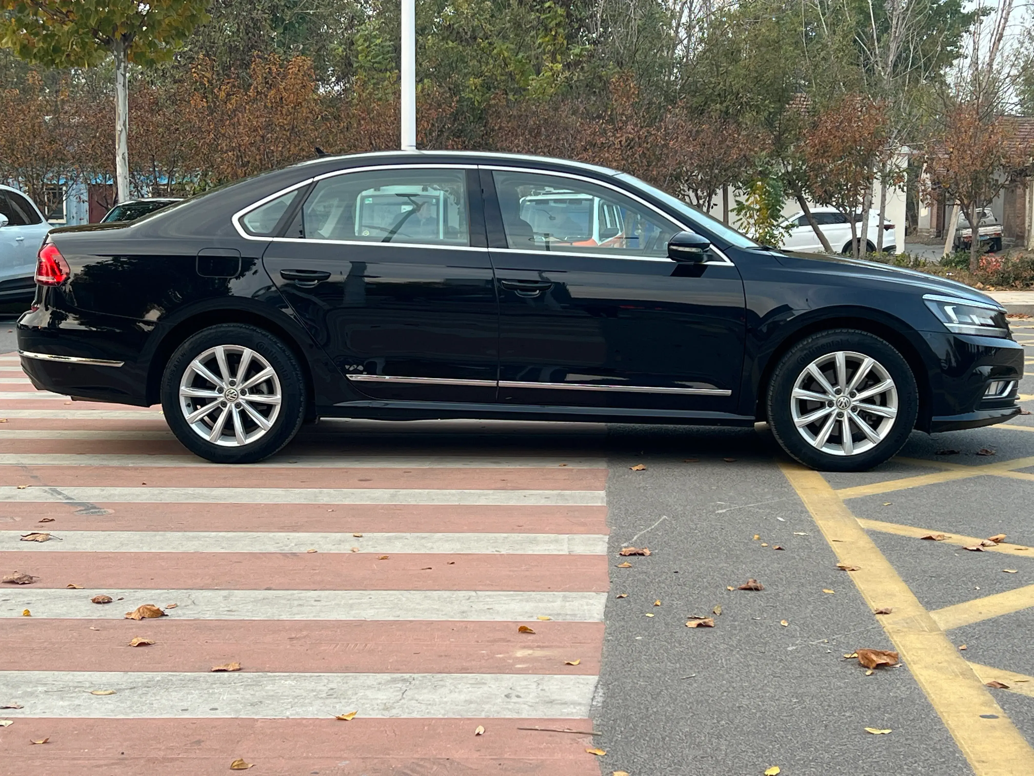 2017 VOLKSWAGEN PASSAT thumbnail 4