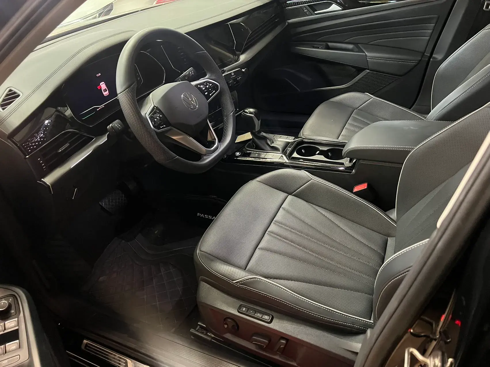 2024 VOLKSWAGEN PASSAT thumbnail 4