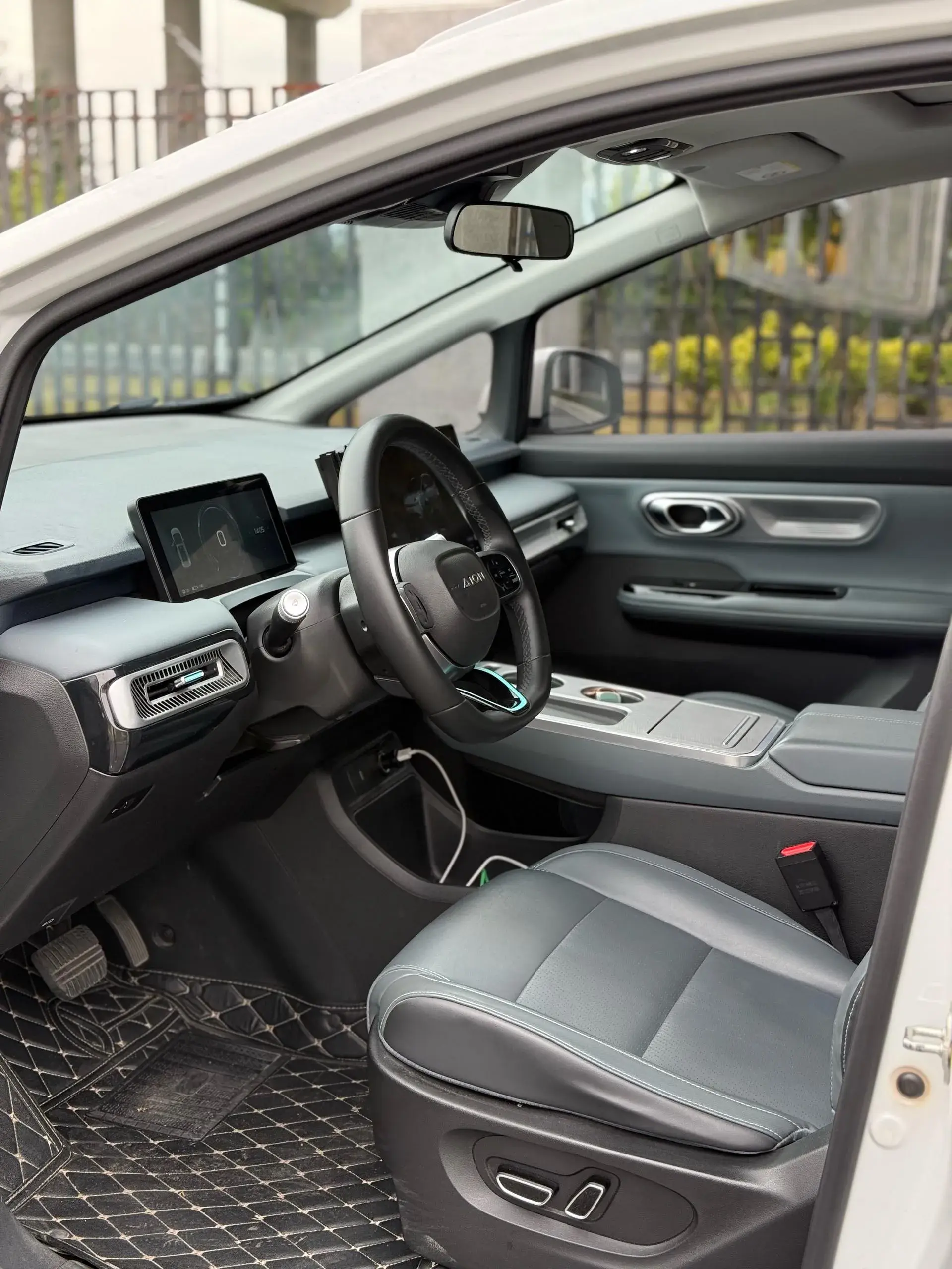 2023 AION Y thumbnail 4