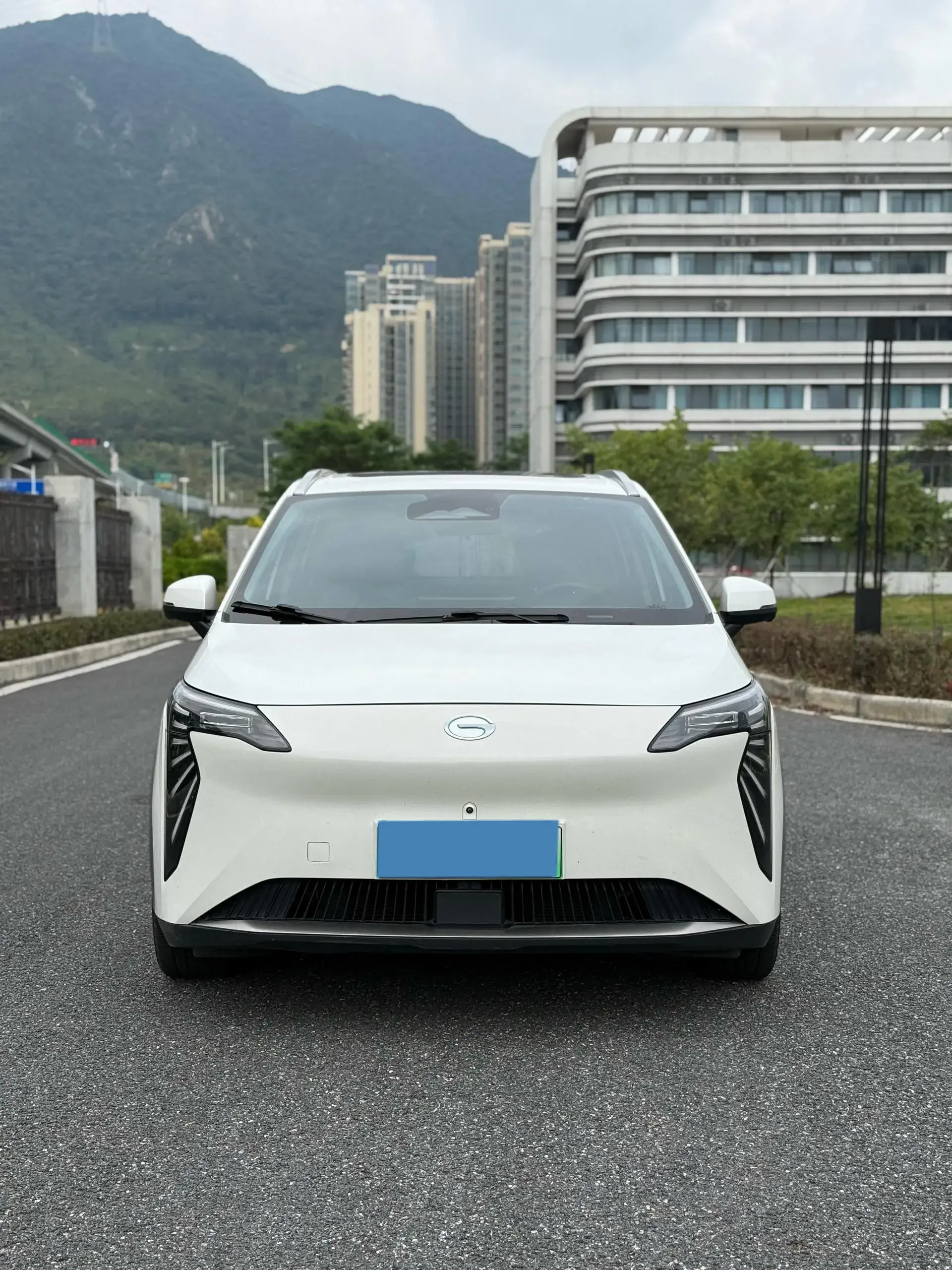 2023 AION Y thumbnail 3