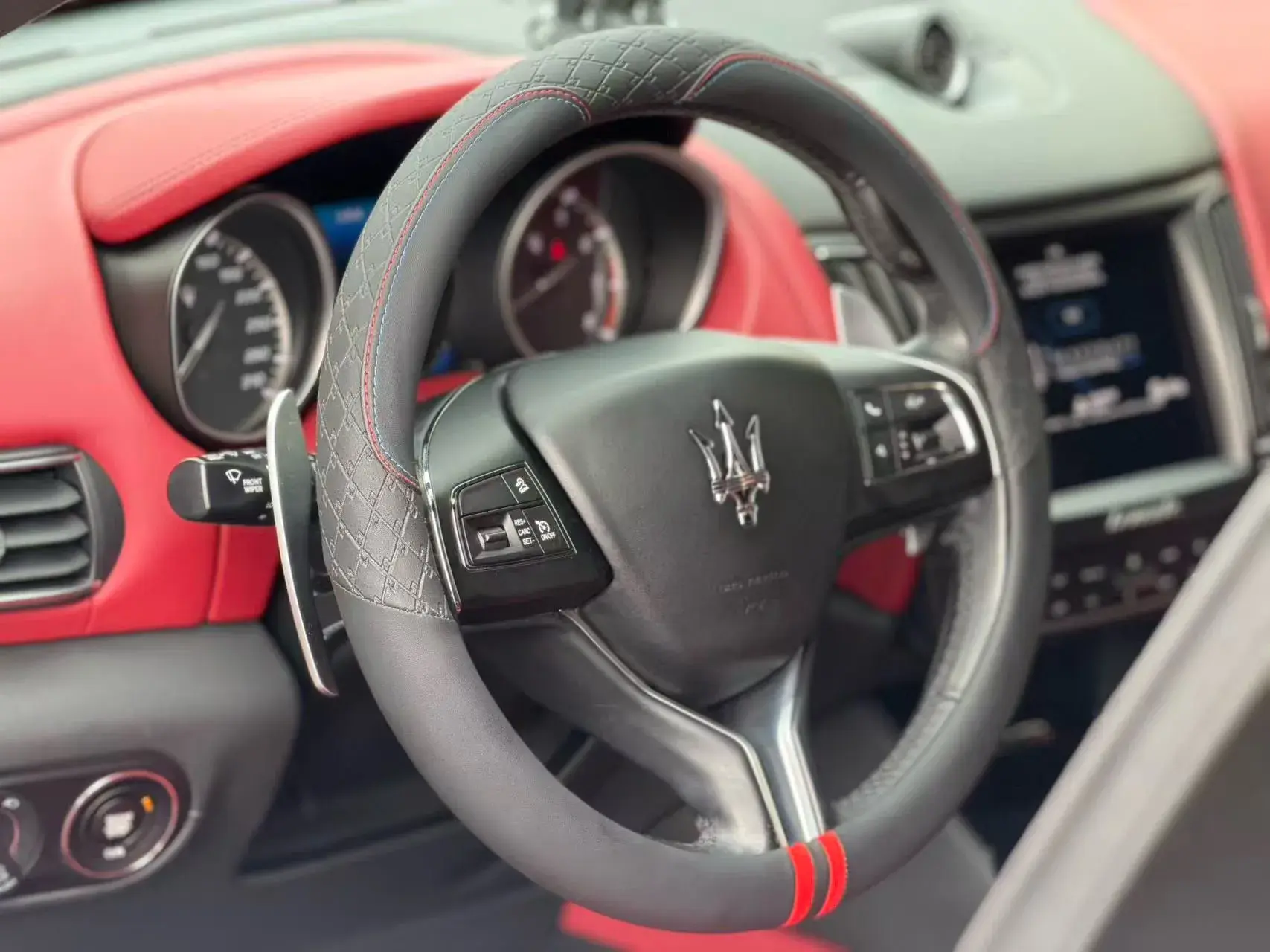 2016 MASERATI LEVANTE thumbnail 4