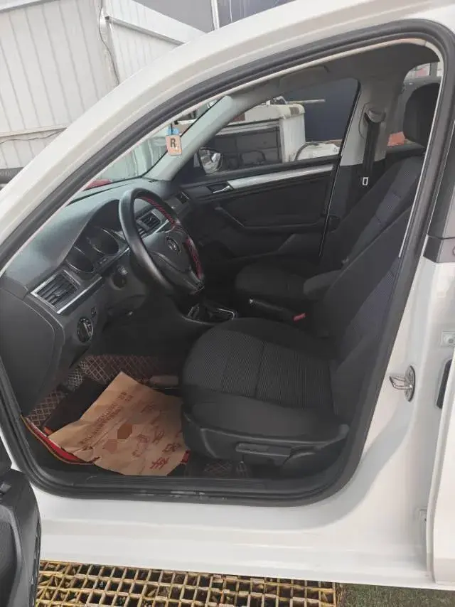 2019 VOLKSWAGEN BORA thumbnail 4