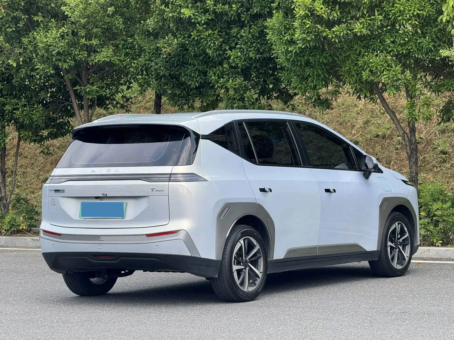 2023 AION Y thumbnail 2