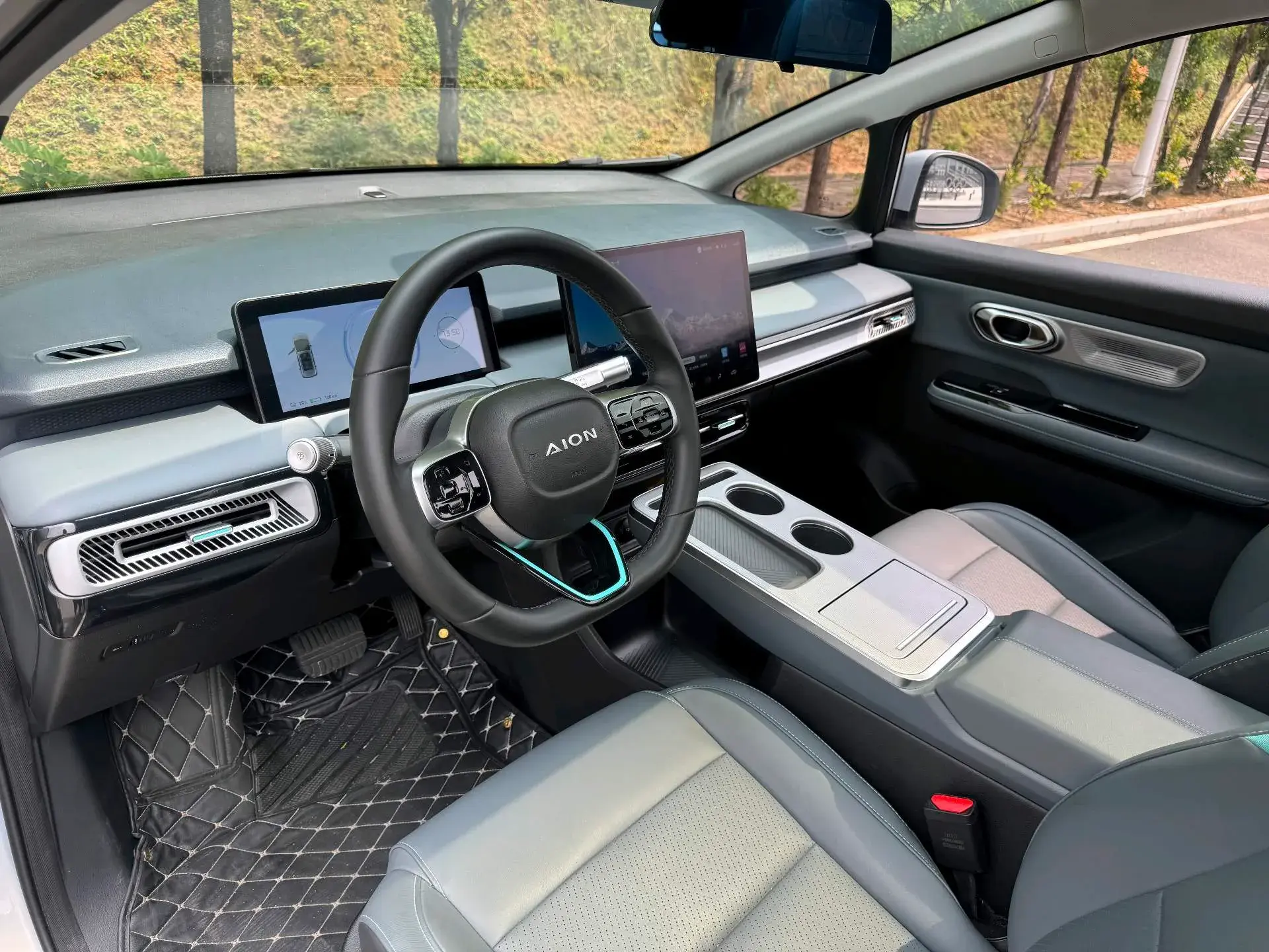 2023 AION Y thumbnail 3