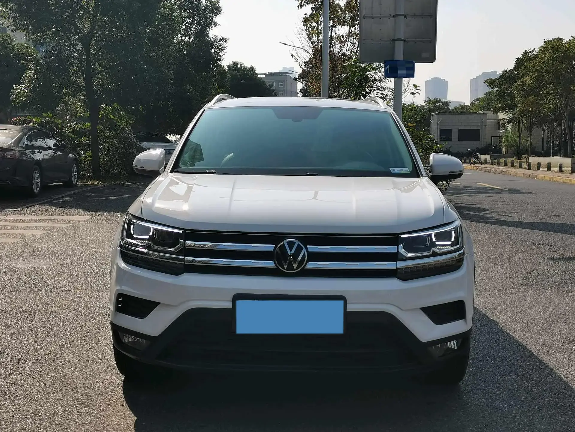 2022 VOLKSWAGEN THARU thumbnail 2