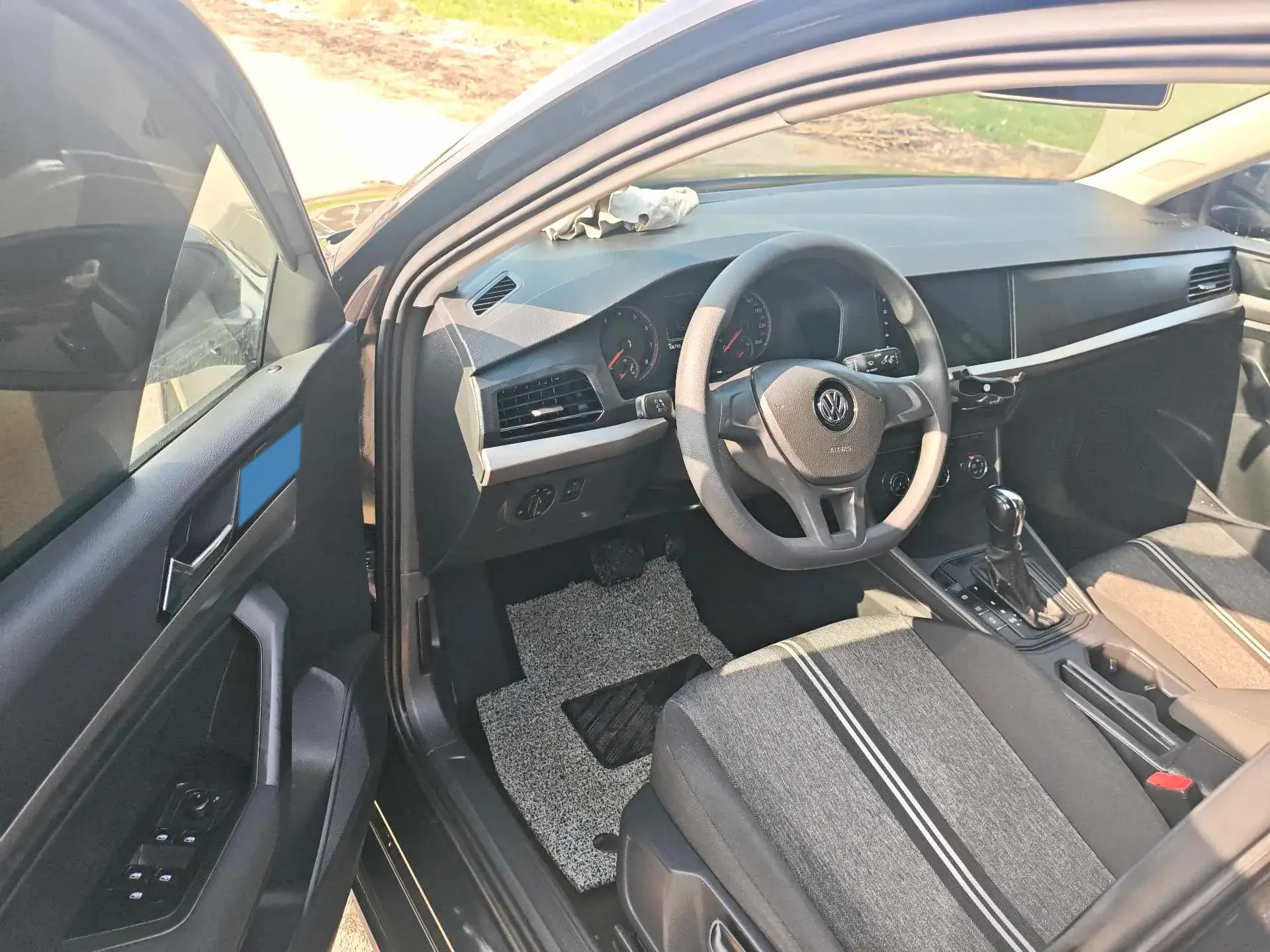 2018 VOLKSWAGEN LAVIDA thumbnail 3