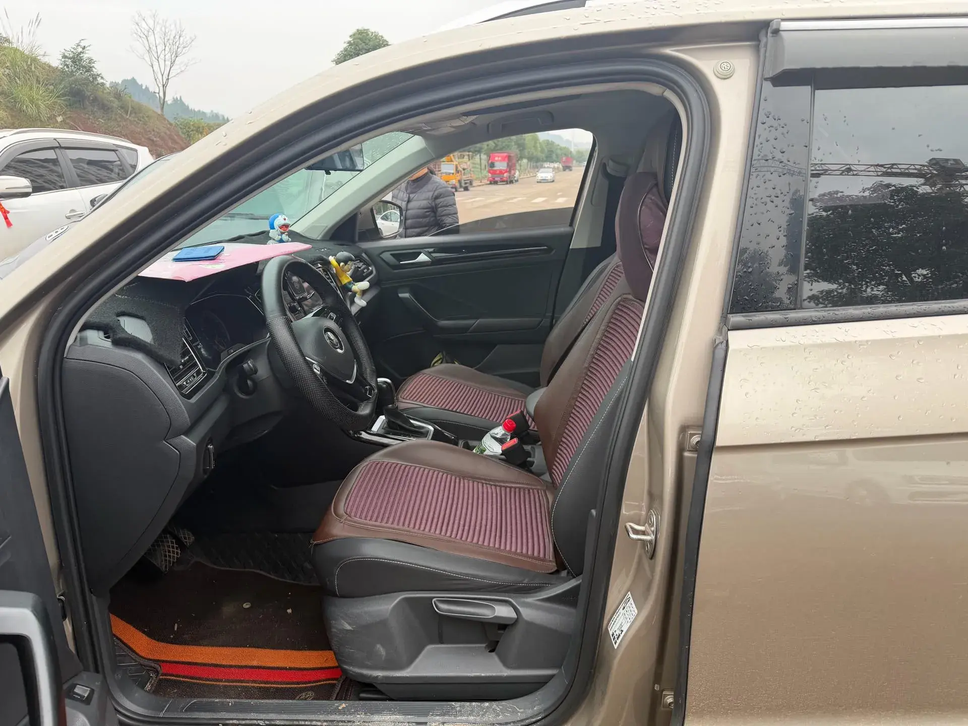 2019 VOLKSWAGEN T-ROC thumbnail 3