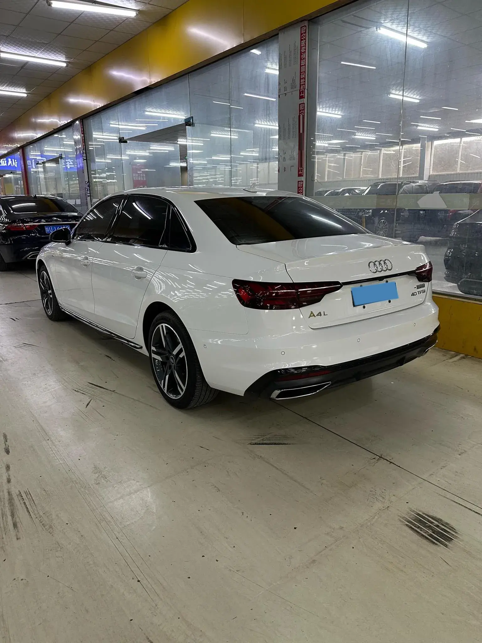 2022 AUDI A4L thumbnail 4