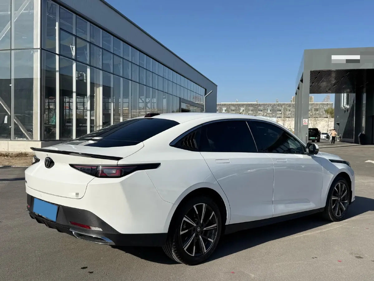 2023 ChangAn Lamore 1.5T 170HP L4 7DCT,autocango,china used car exporter,china ev exporter,chinese used car exporter,chinese used ev exporter