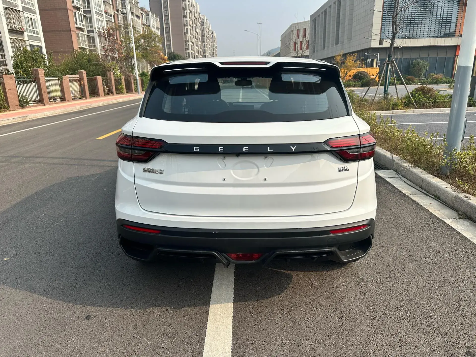 2025 GEELY COOLRAY thumbnail 4