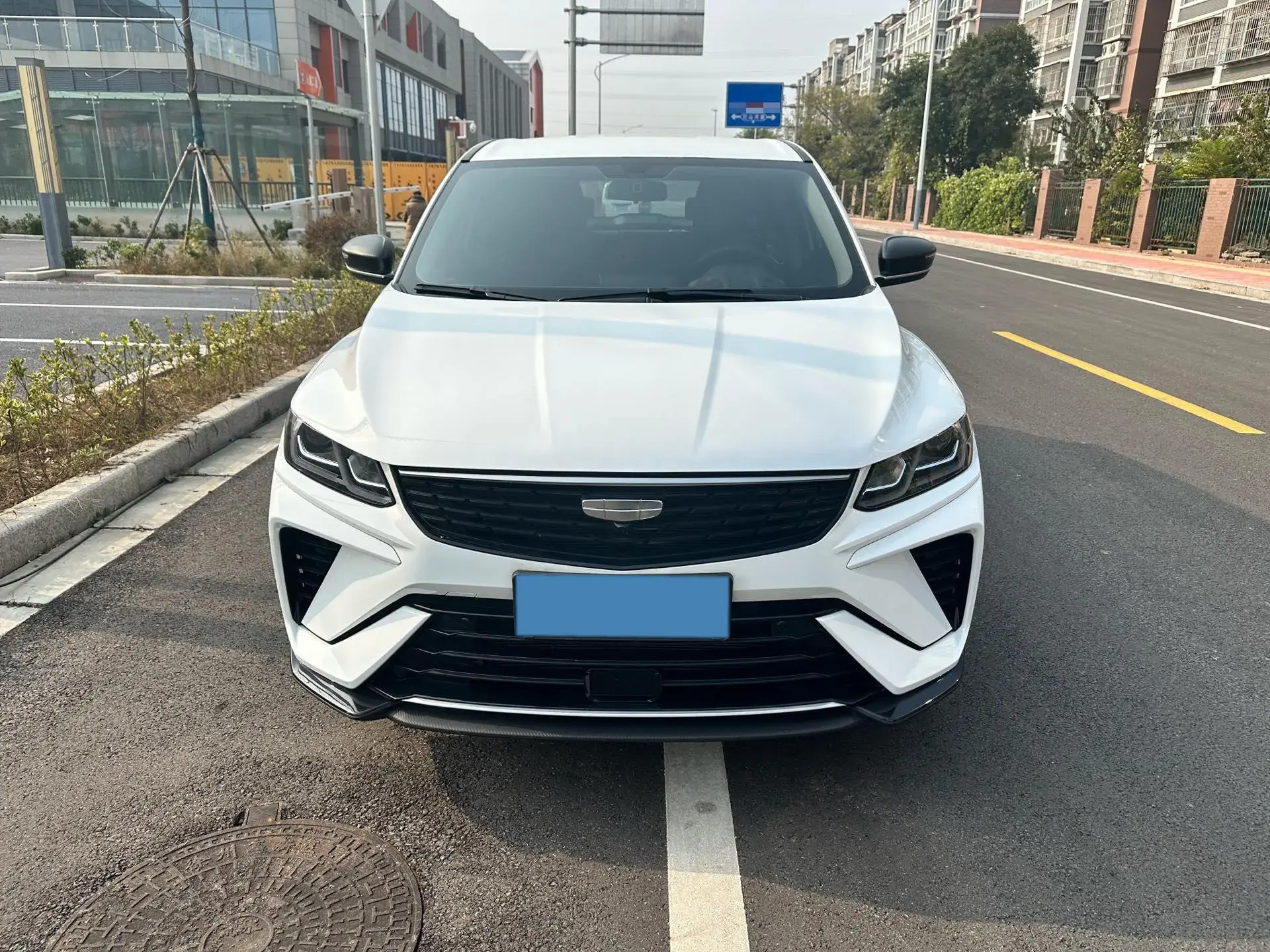 2025 GEELY COOLRAY thumbnail 2