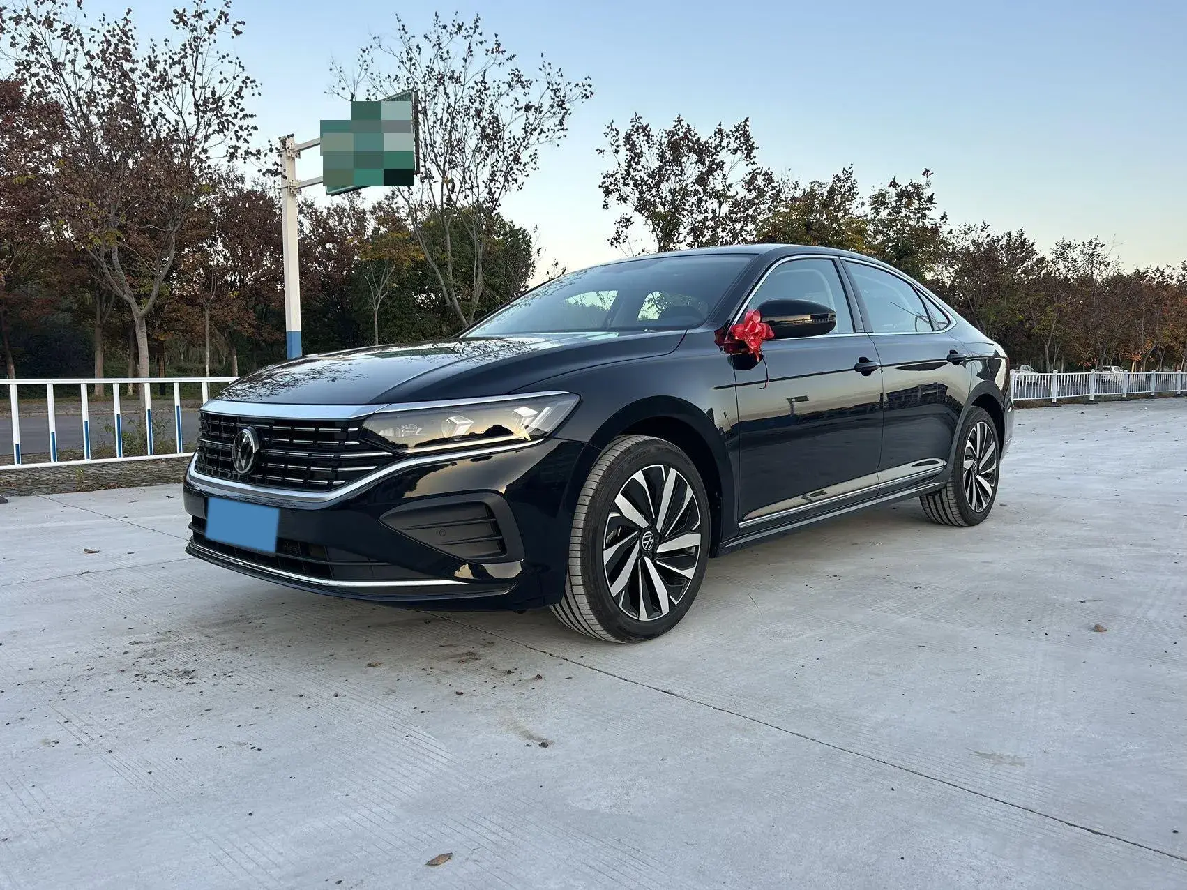 2025 VOLKSWAGEN PASSAT view 1