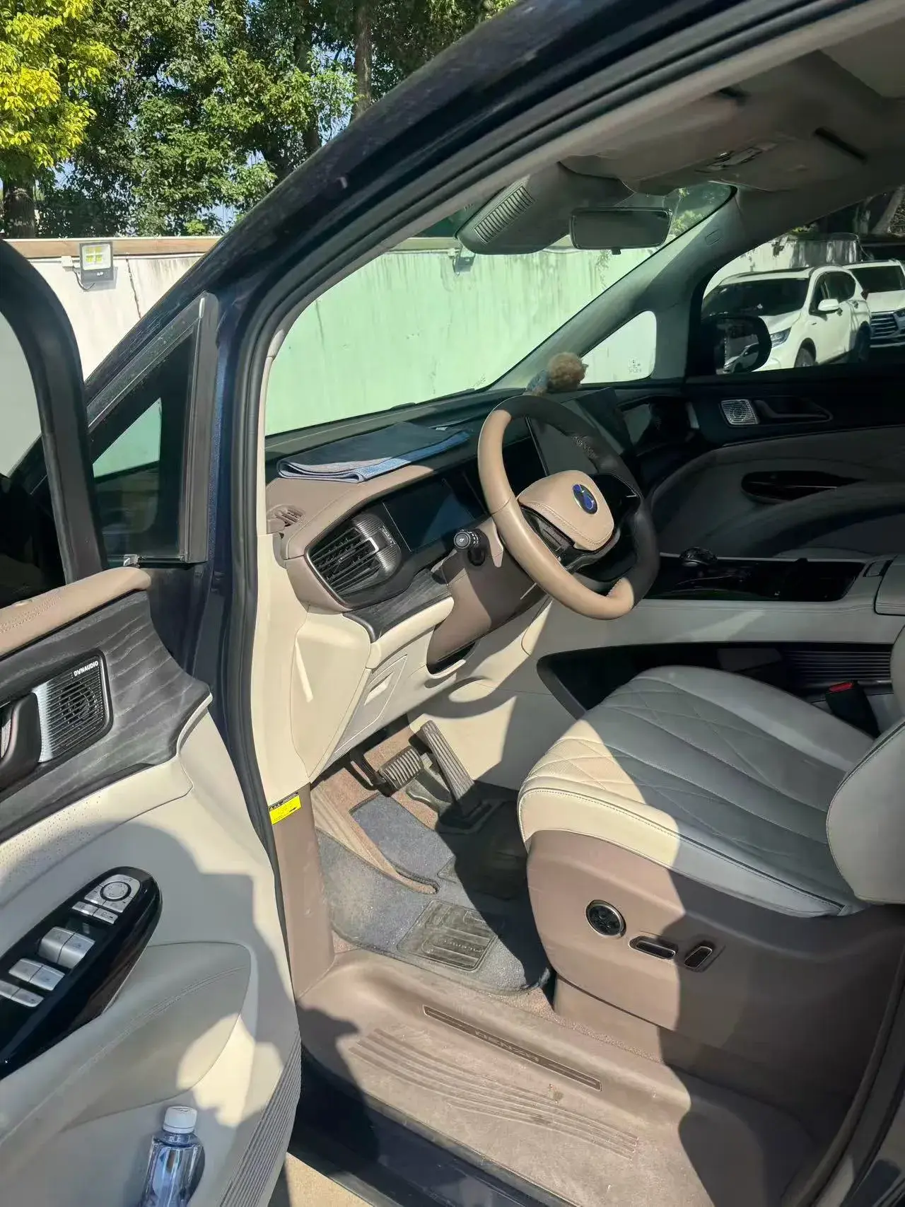 2022 DENZA D9 thumbnail 2