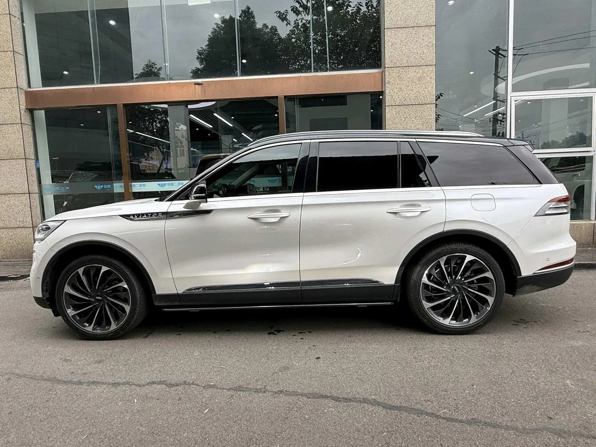 2021 LINCOLN AVIATOR thumbnail 3