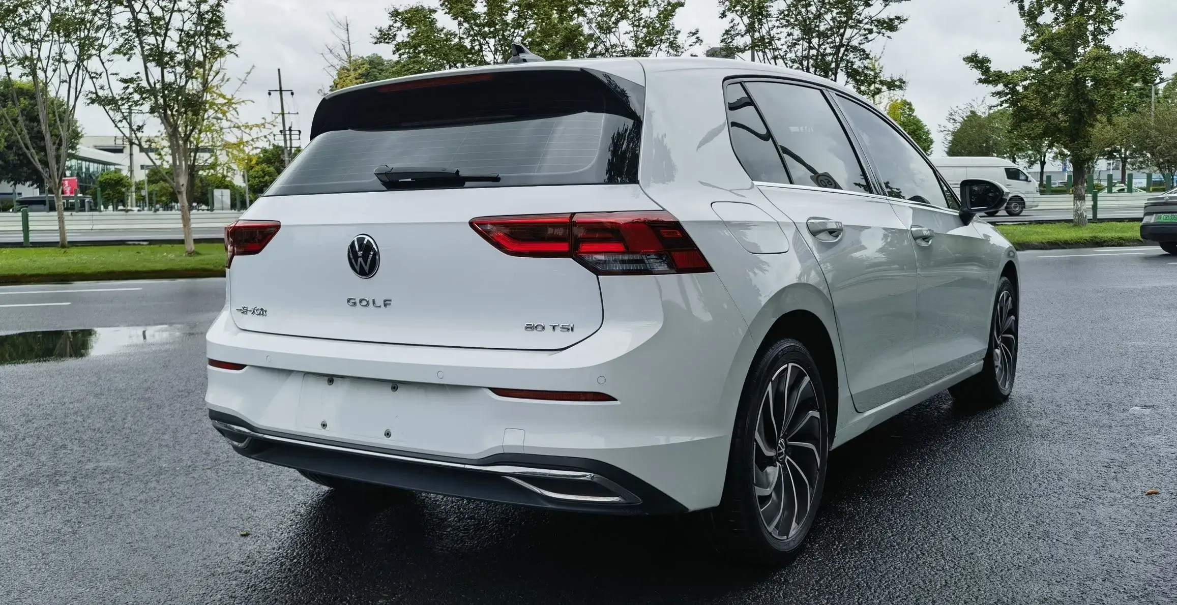 2021 VOLKSWAGEN GOLF thumbnail 4