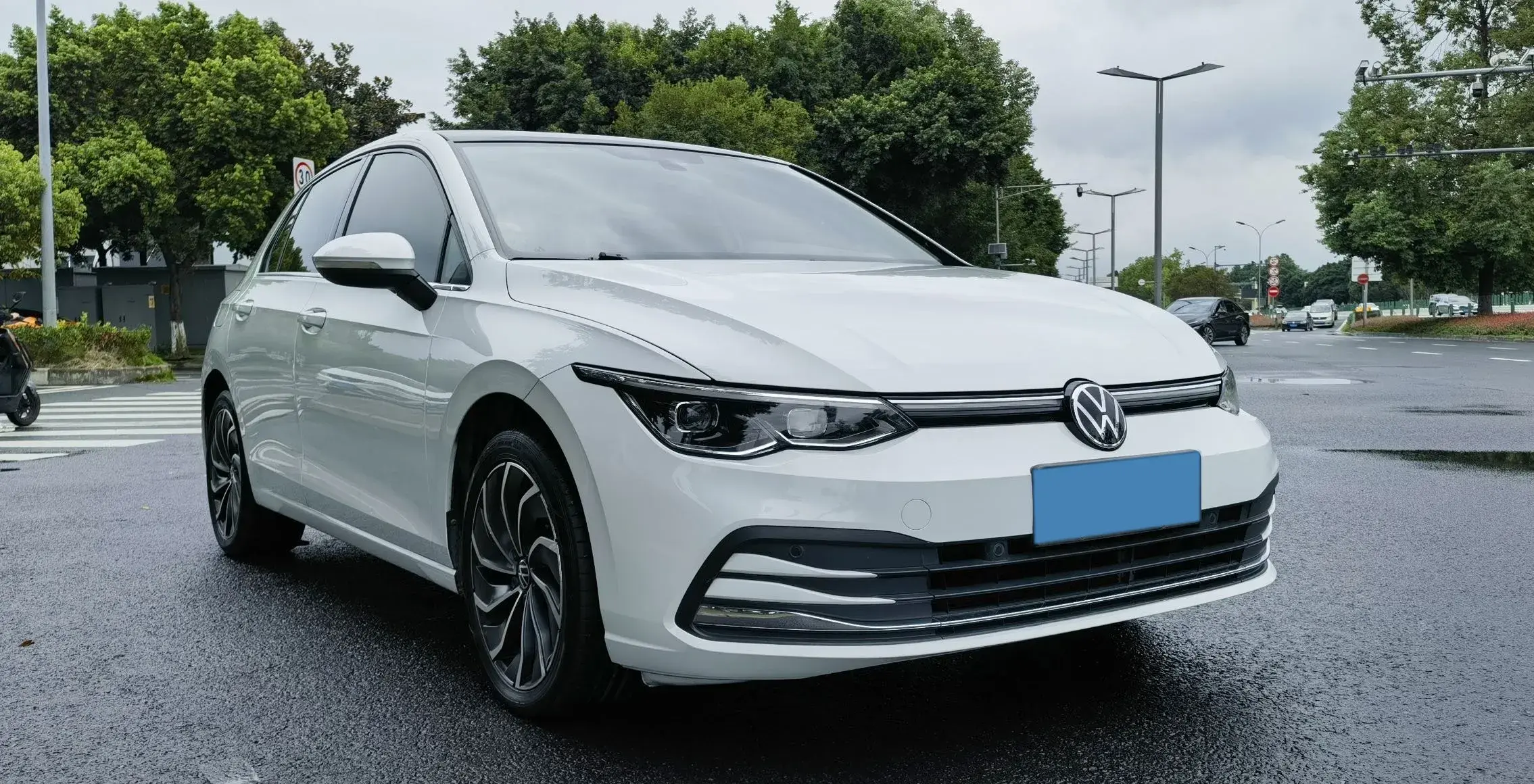 2021 VOLKSWAGEN GOLF thumbnail 3
