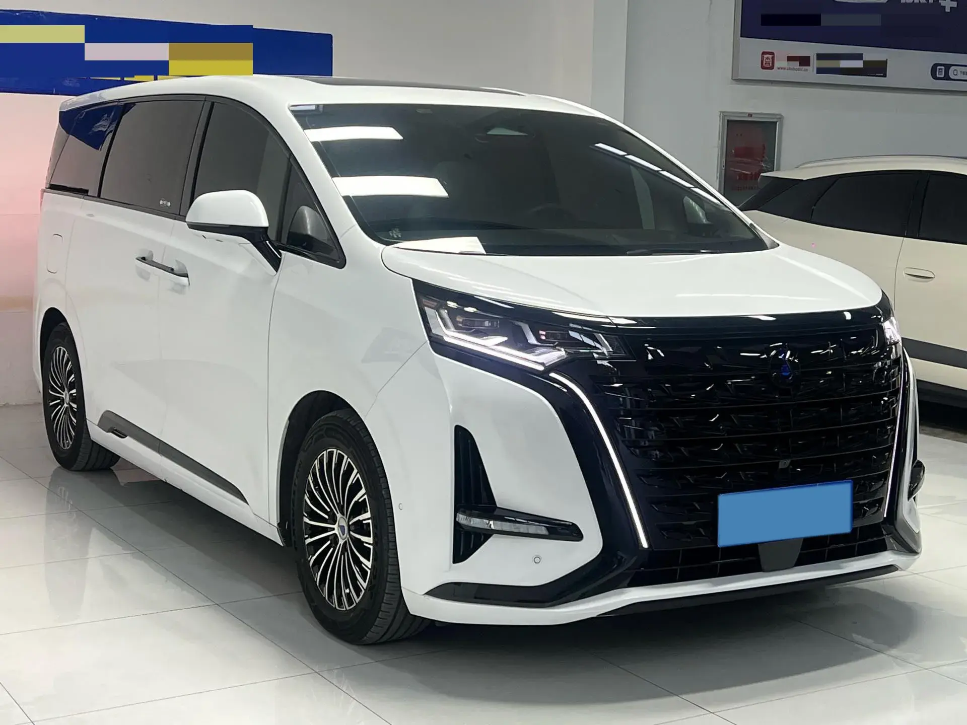 2022 DENZA D9 thumbnail 3