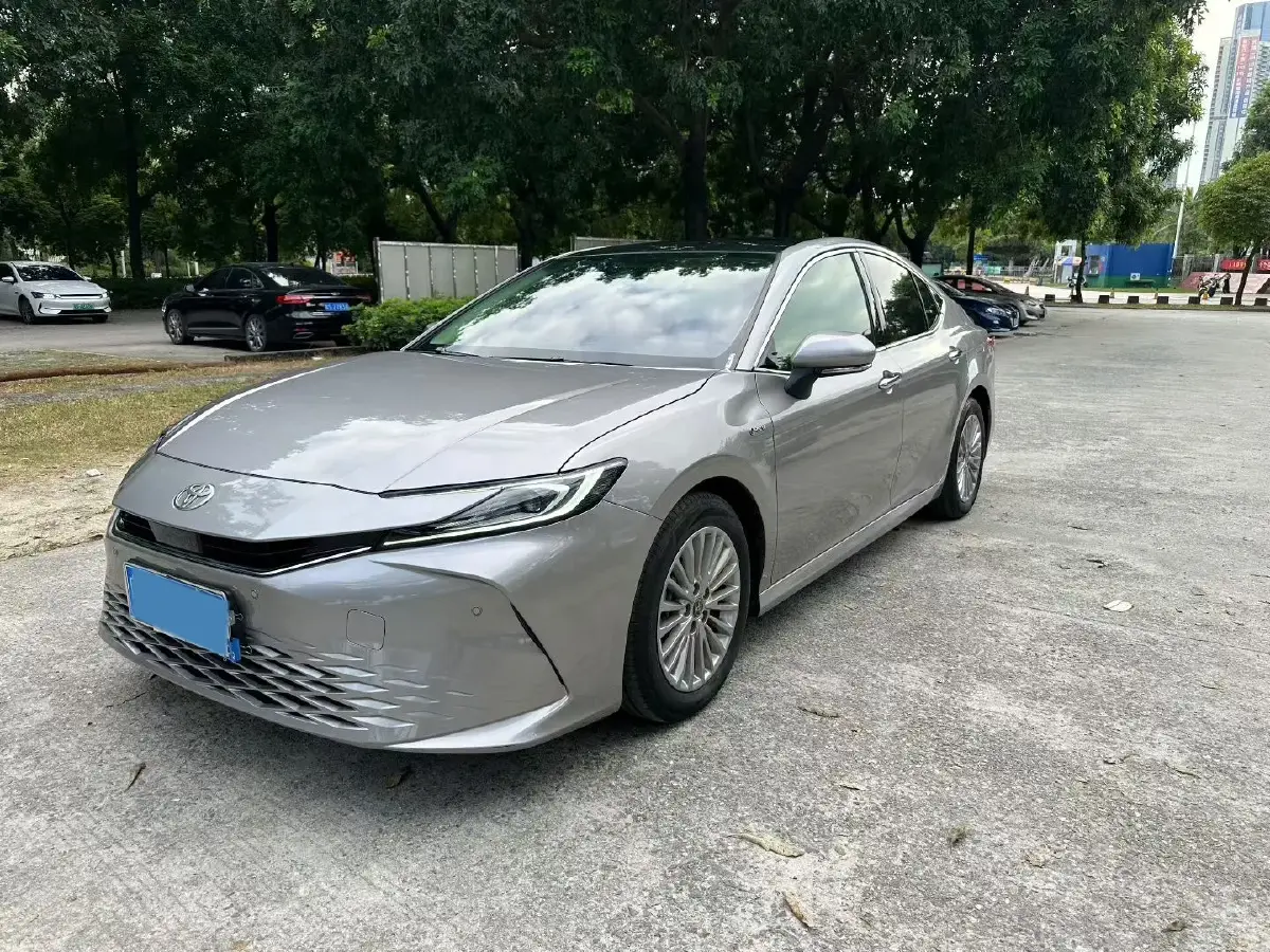 2024 Toyota Camry 2.0L 152HP L4 E-CVT Hybrid