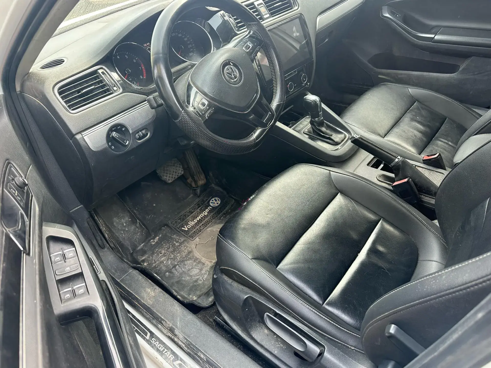 2018 VOLKSWAGEN SAGITAR thumbnail 2