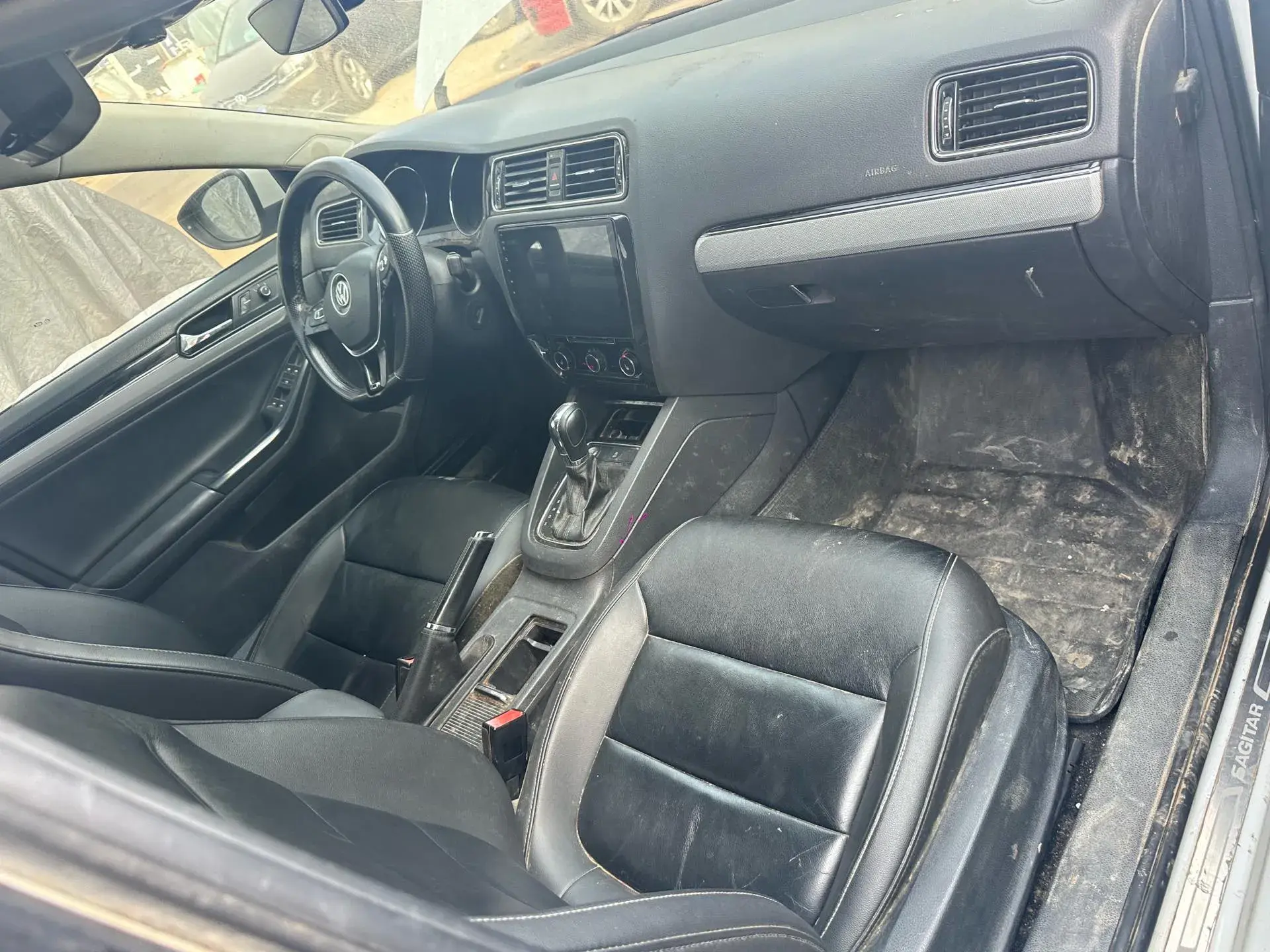 2018 VOLKSWAGEN SAGITAR thumbnail 3