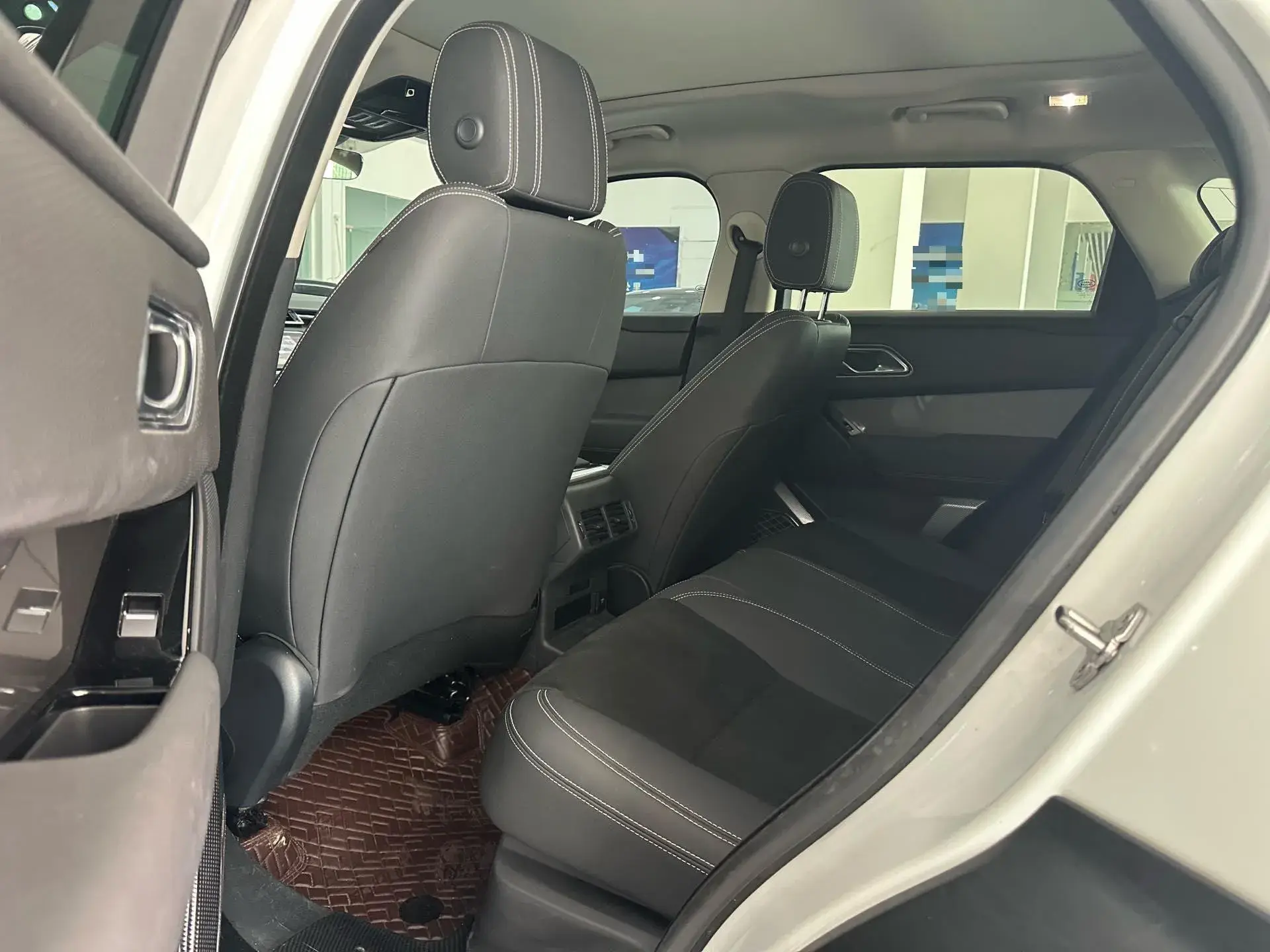 2020 LAND ROVER thumbnail 4