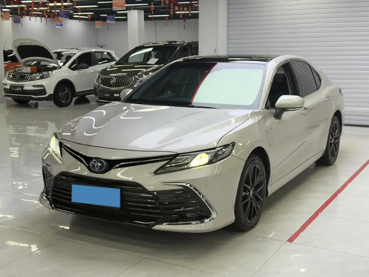 2023 Toyota Camry 2.5L 178HP L4 E-CVT Hybrid