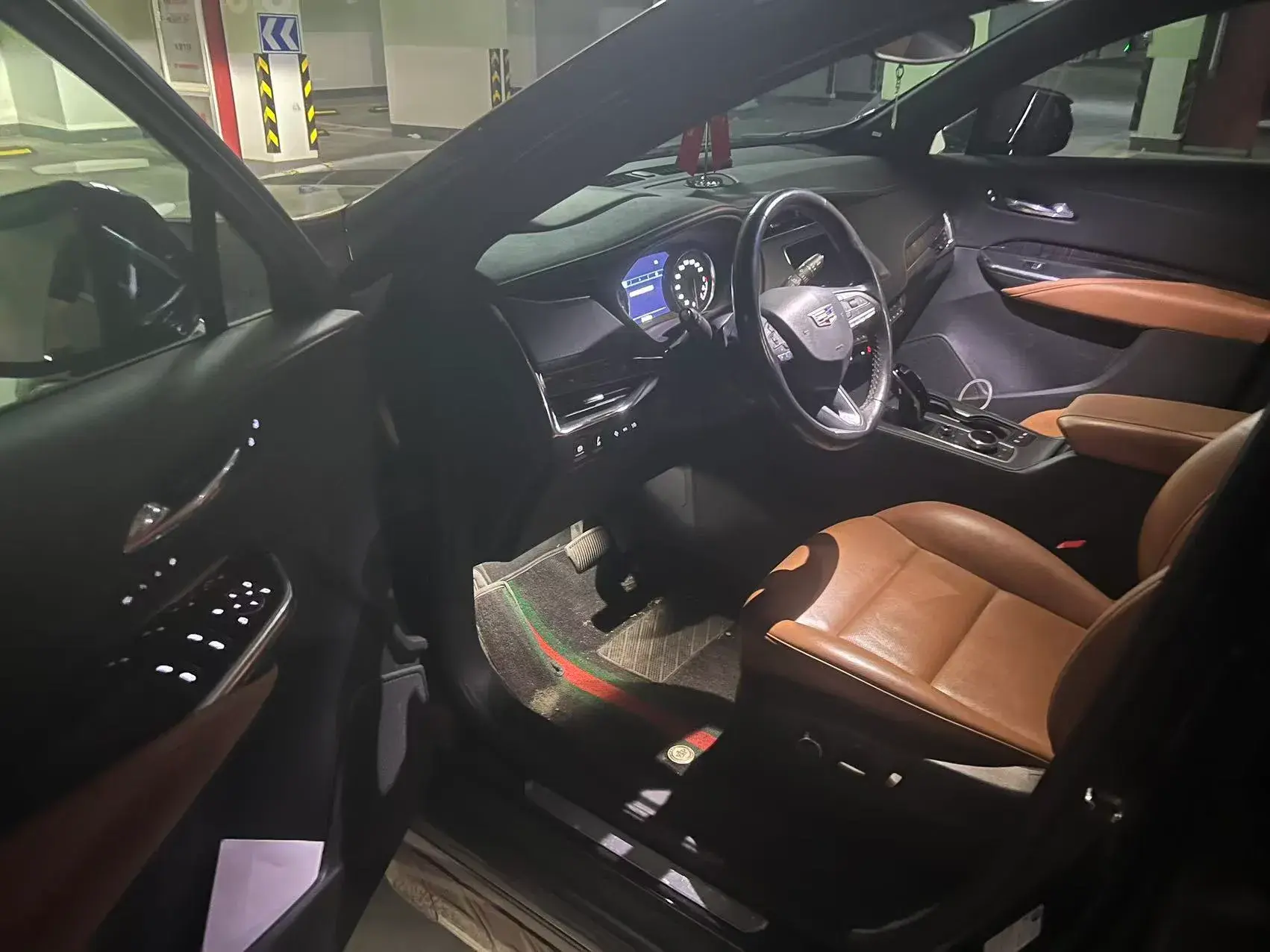 2021 CADILLAC XT4 thumbnail 3