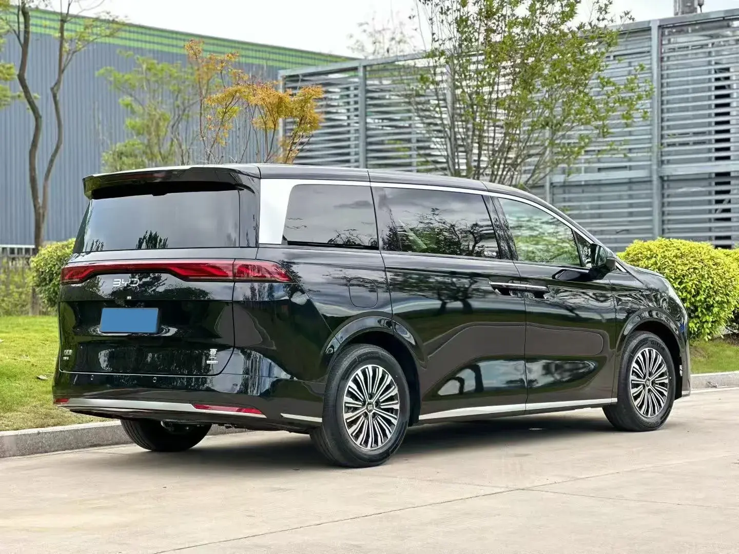 2025 BYD XIA thumbnail 4